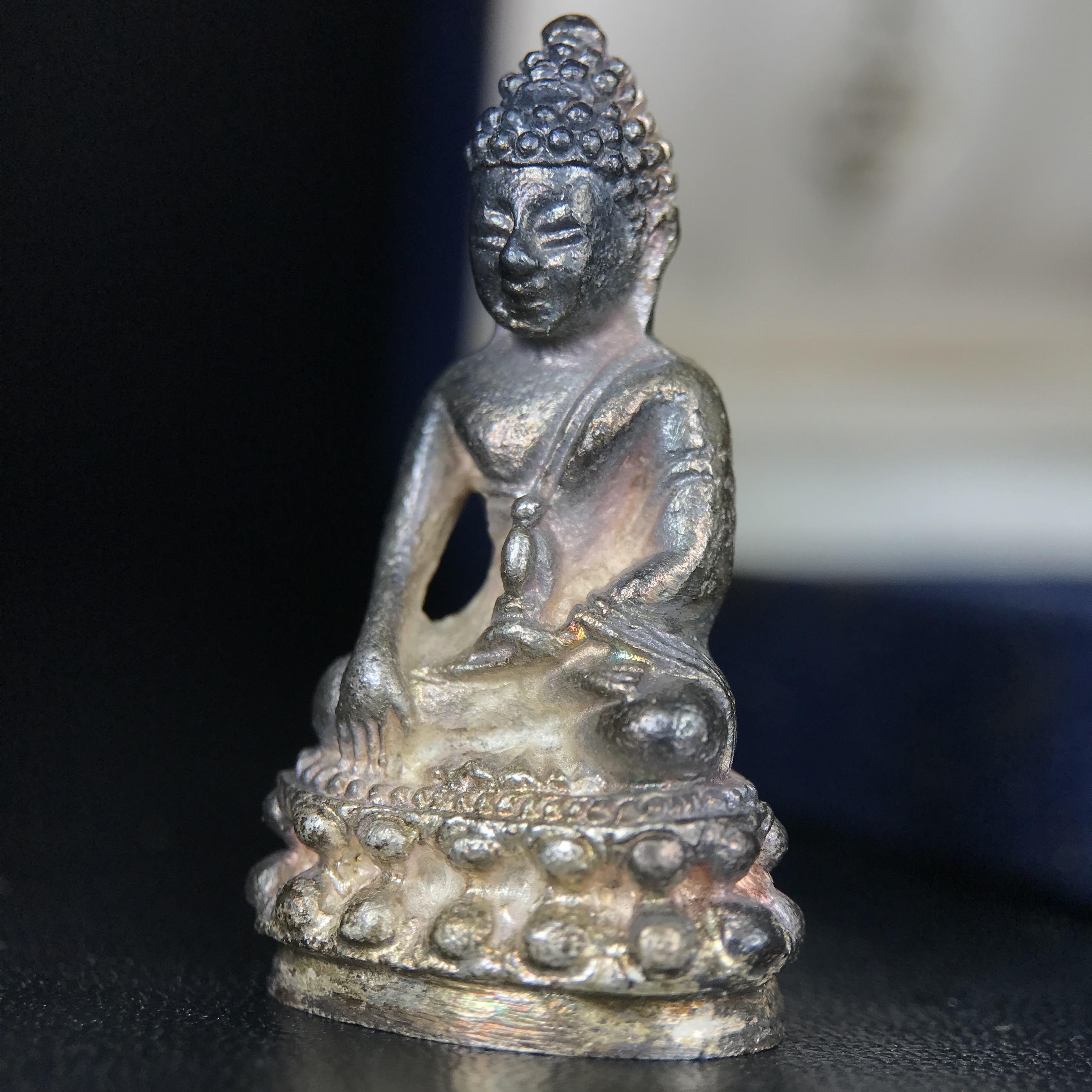 พระกริ่งศาสดา ภปร. วัดบวรนิเวศวิหาร ปี 2532 จัดสร้างในโอกาสสองทศวรรษรามาธิบดี เพื่อศูนย์การแพทย์สิริกิติ์ เนื้อเงิน(ผิวเดิมสวยงาม) (พิธีใหญ่ มวลสารมงคล สวยงามเข้มขลัง)สมเด็จพระญาณสังวร สมเด็จพระสังฆราชฯเสด็จเททอง***ตอกโค๊ตหมายเลข ๒๙๘***