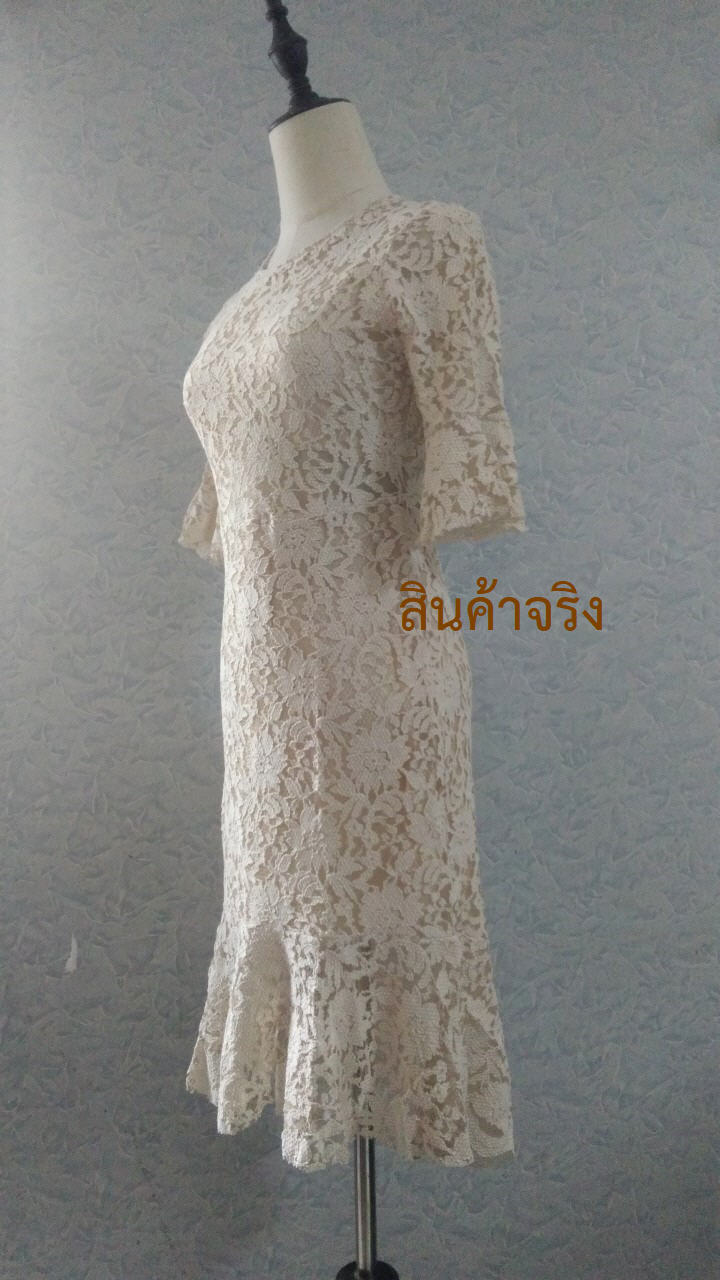 ชุดเดรสสั้นผ้าลูกไม้สีครีมแขนยาวข้อศอกระบายสวยๆ