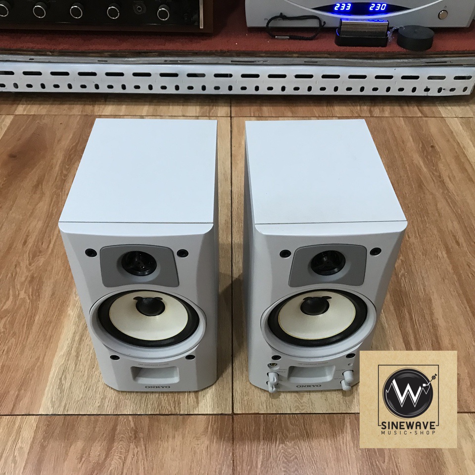 ลำโพงมีแอมป์ในตัว ยี่ห้อ Onkyo รุ่น GX-70AX