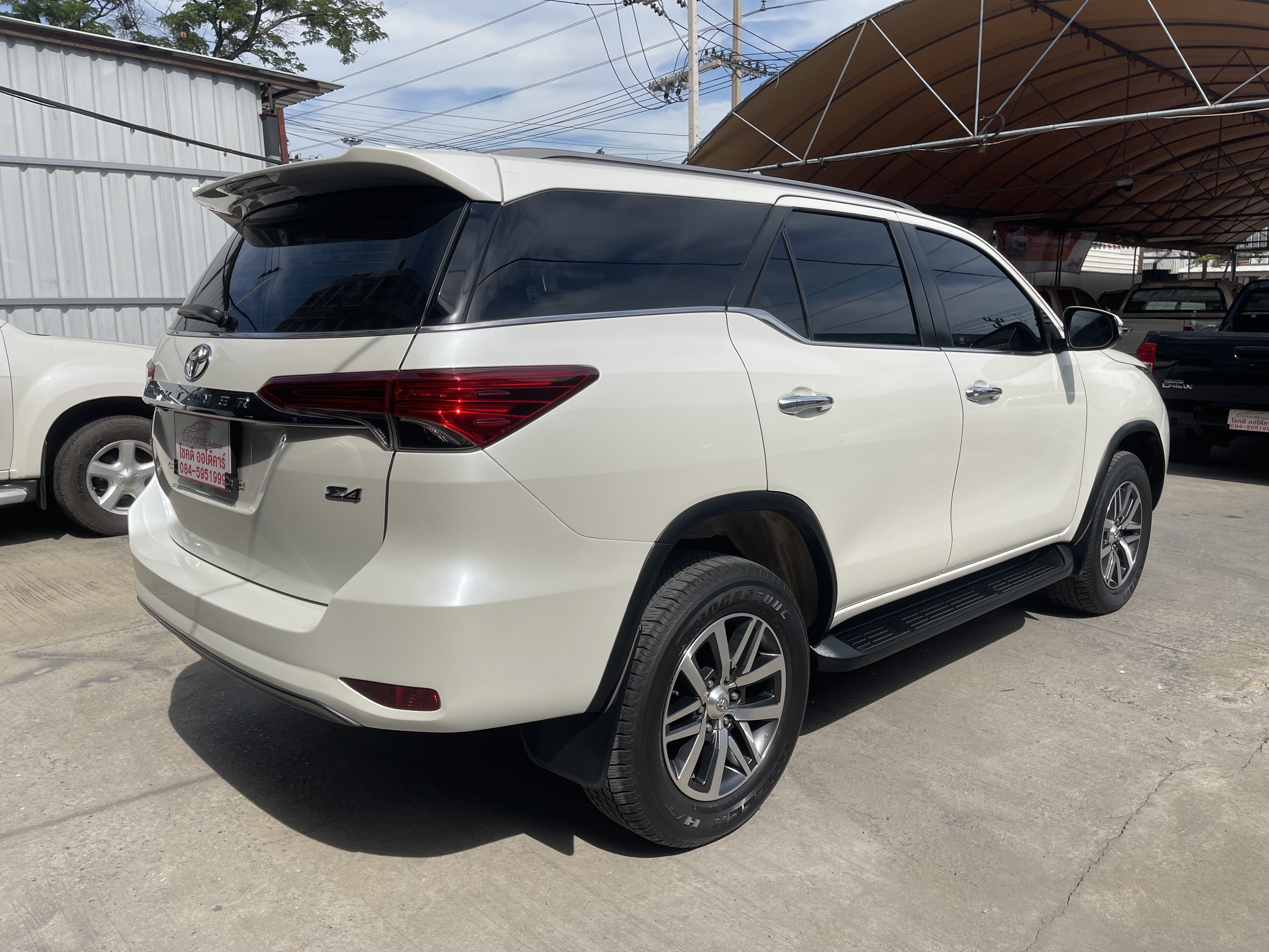 Toyota Fortuner 2.8 V 2WD At 2016 ขาวมุก