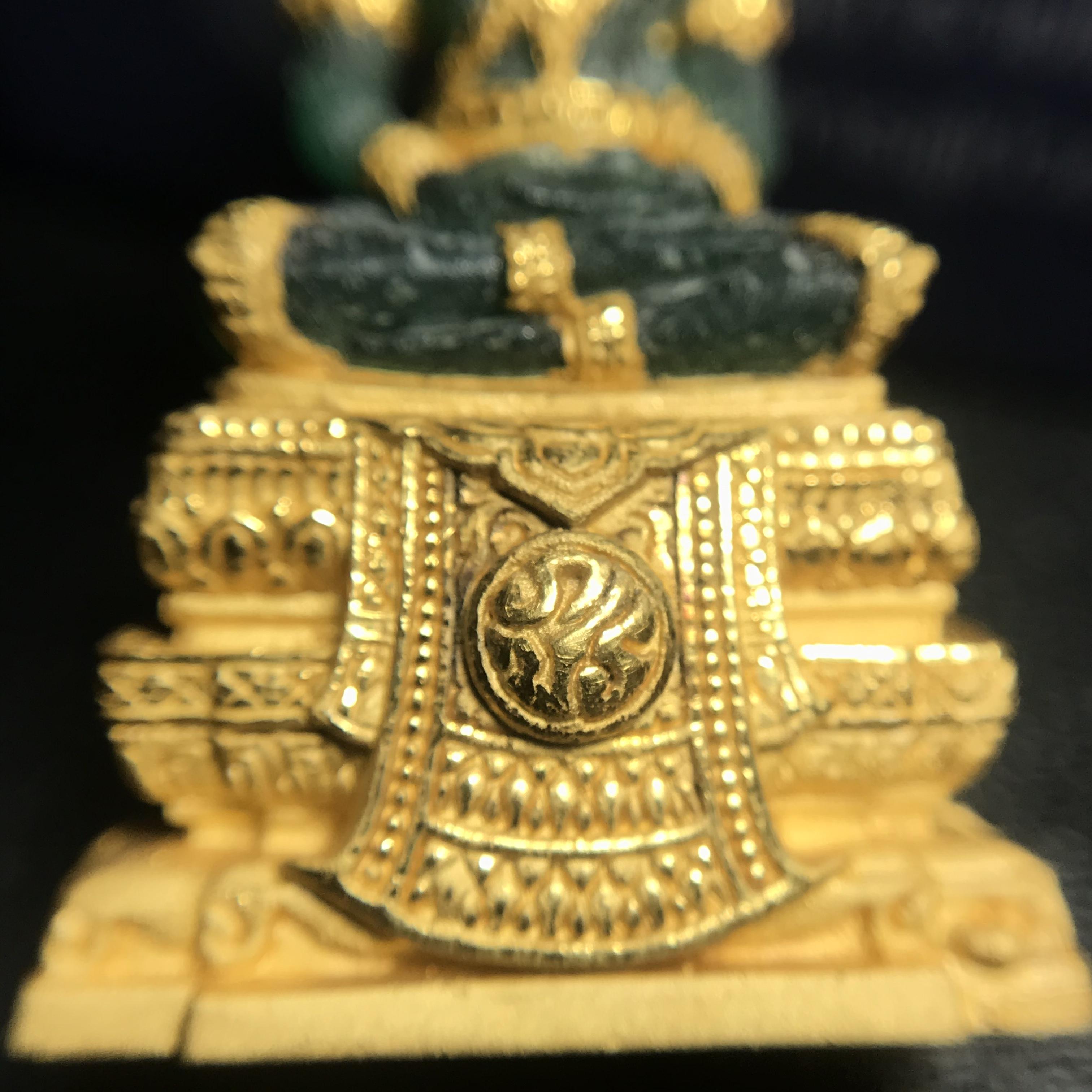 พระแก้วมรกต ภปร. ปี2547 จัดสร้างโดย รพ.ภูมิพลฯ ลอยองค์ หน้าตัก 1/2 นิ้ว เนื้อเรซิ่นหุ้มทองคำ99.99%