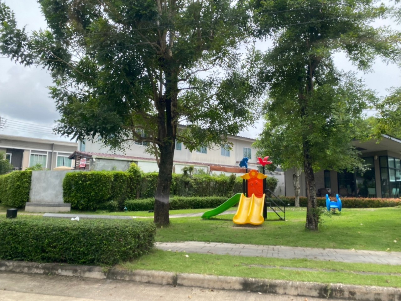 For Sales : Kohkaew, Townhouse style detached house, 3 Bedrooms, 2 Bathrooms