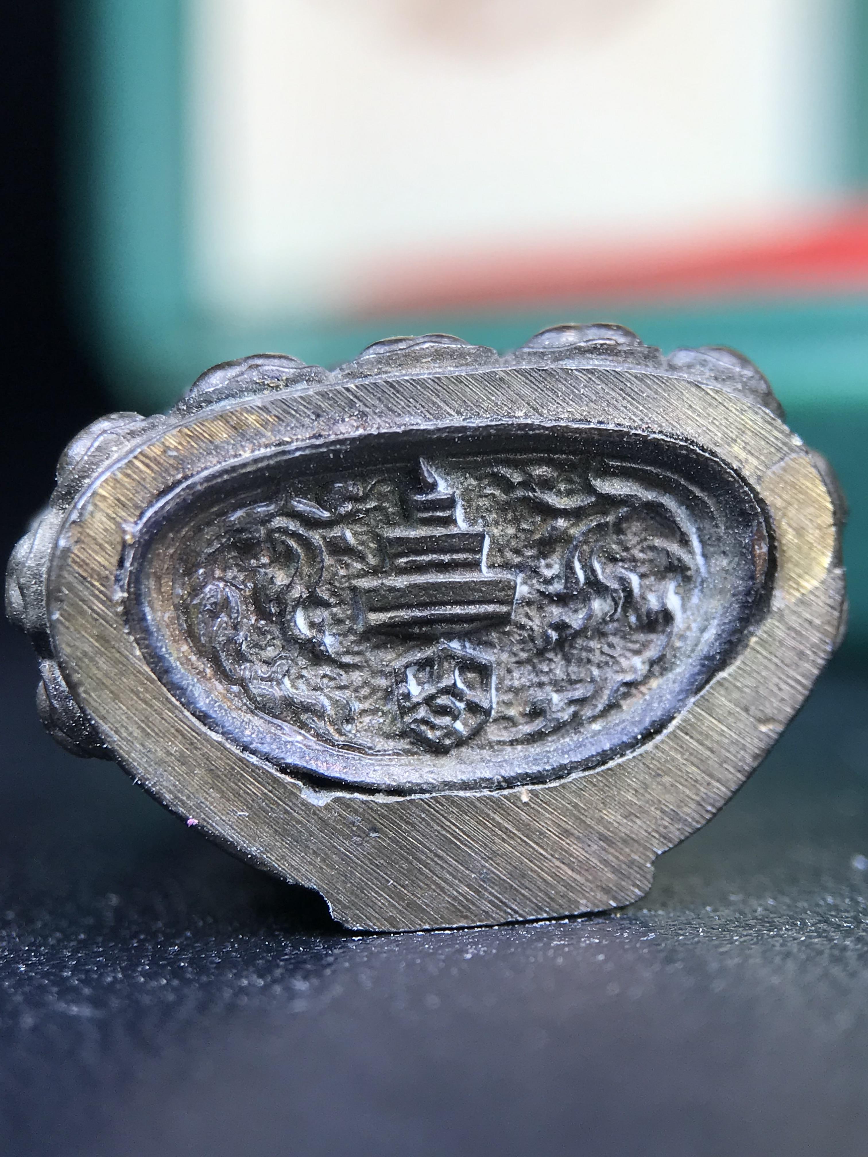 พระกริ่ง-พระชัยวัฒยน์วาสนาสมเด็จพระสังฆราช(วาสน์)วัดราชบพิธฯปี2531 เนื้อนวโลหะ สร้างเป็นที่ระลึกในคราวที่สมเด็จพระอริยวงศาคตญาณ สมเด็จพระสังฆราช(วาสน์ วาสโน)มีพระชนมายุครบ90พรรษา(ในหลวง ร.9 เสด็จในพิธี)งานแกะแม่พิมพ์โดย นายช่างเกษม มงคลเจริญ)(1ใน1991องค์)