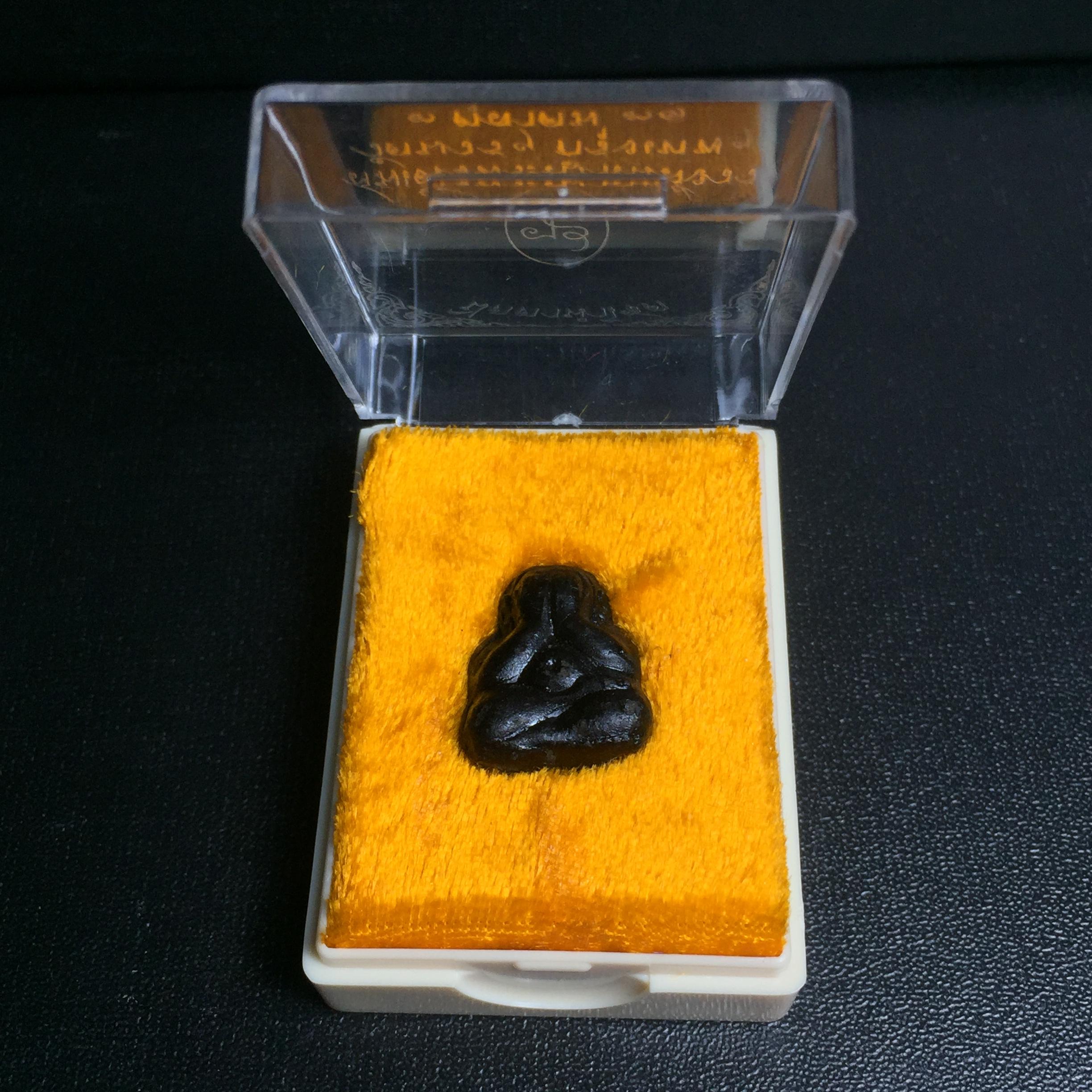 พระปิดตานำโชค สมเด็จพระญาณสังวร วัดบวรนิเวศวิหาร กรุงเทพ ปี2531(เจริญก้าวหน้า มีโชคลาภ การค้าเจริญรุ่งเรื่อง แคล้วคลาดปลอดภัย)