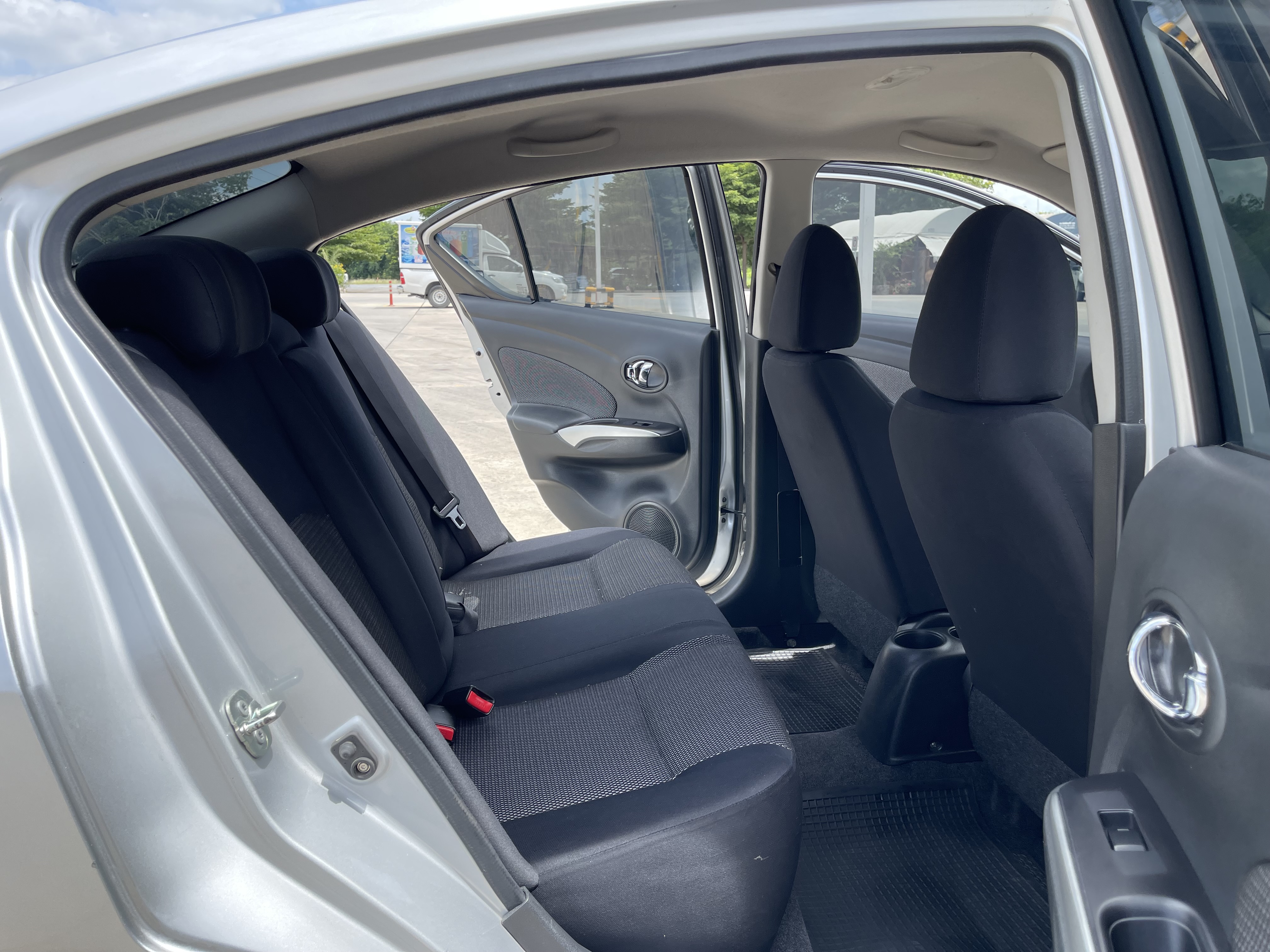 Nissan Almera 1.2 VL At 2015 เงิน