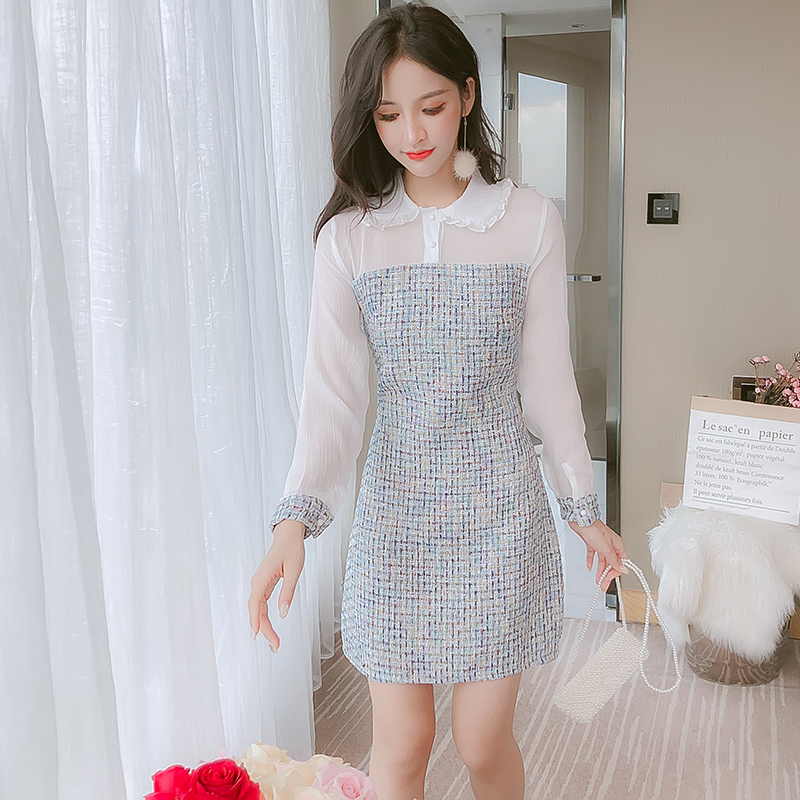 ชุดเดรสสั้นผ้ากระสอบทรงตรงโทนสีฟ้า เสื้อส่วนบนและแขนผ้าชีฟองสีขาว คอบัว แขนยาว สวยเก๋ สดใส