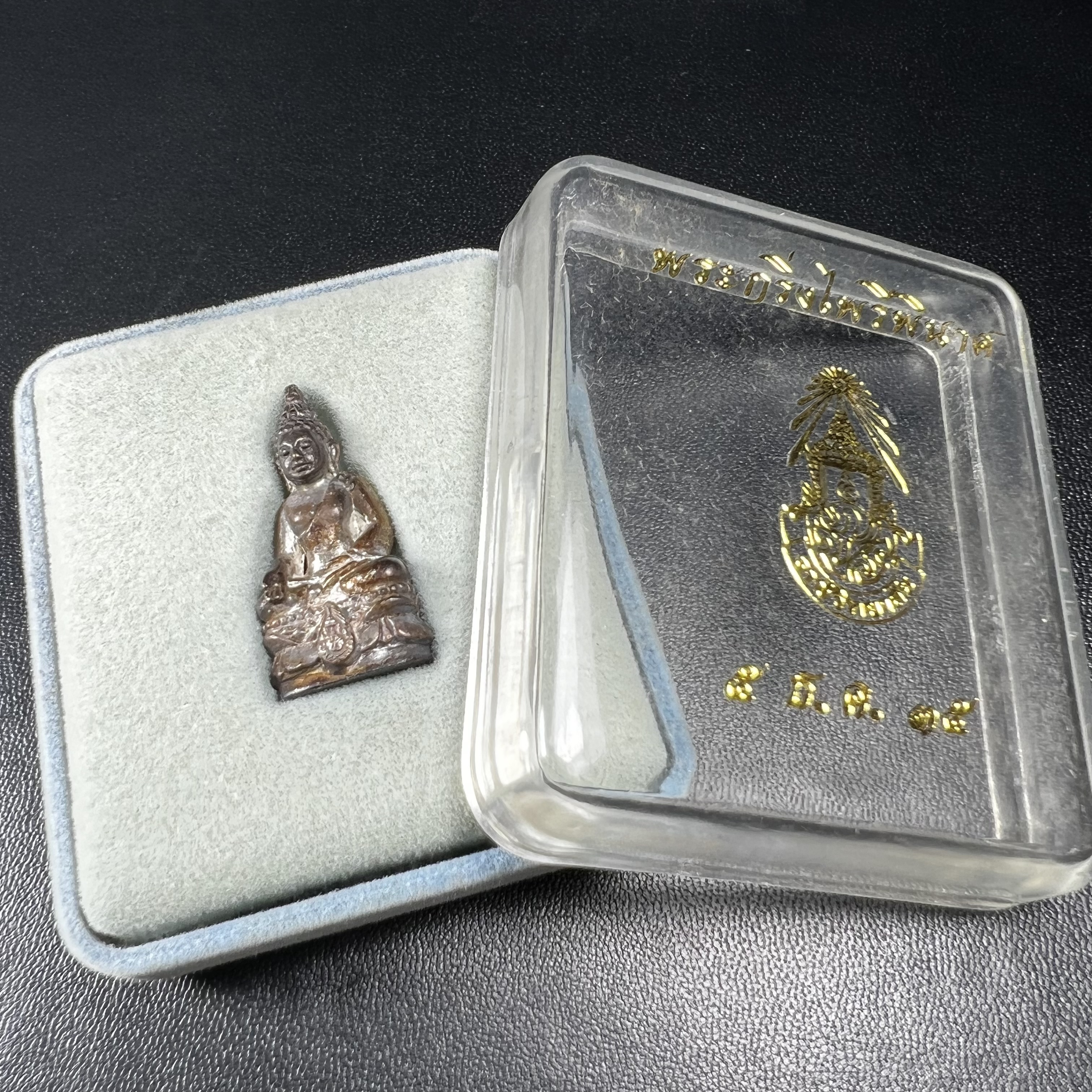 พระกริ่งไพรีพินาศ รุ่น ภปร. ราชวิทยาลัย ปี2535 เนื้อเงิน(สภาพผิวเดิมแบบนิยม เข้มขลังทรงอนุภาพ)(ตอกโค้ดพระนามย่อ ญสส ใต้เศวตรฉัตร และ พระปรมาภิไธยย่อ ภปร.)(1ใน2535องค์)