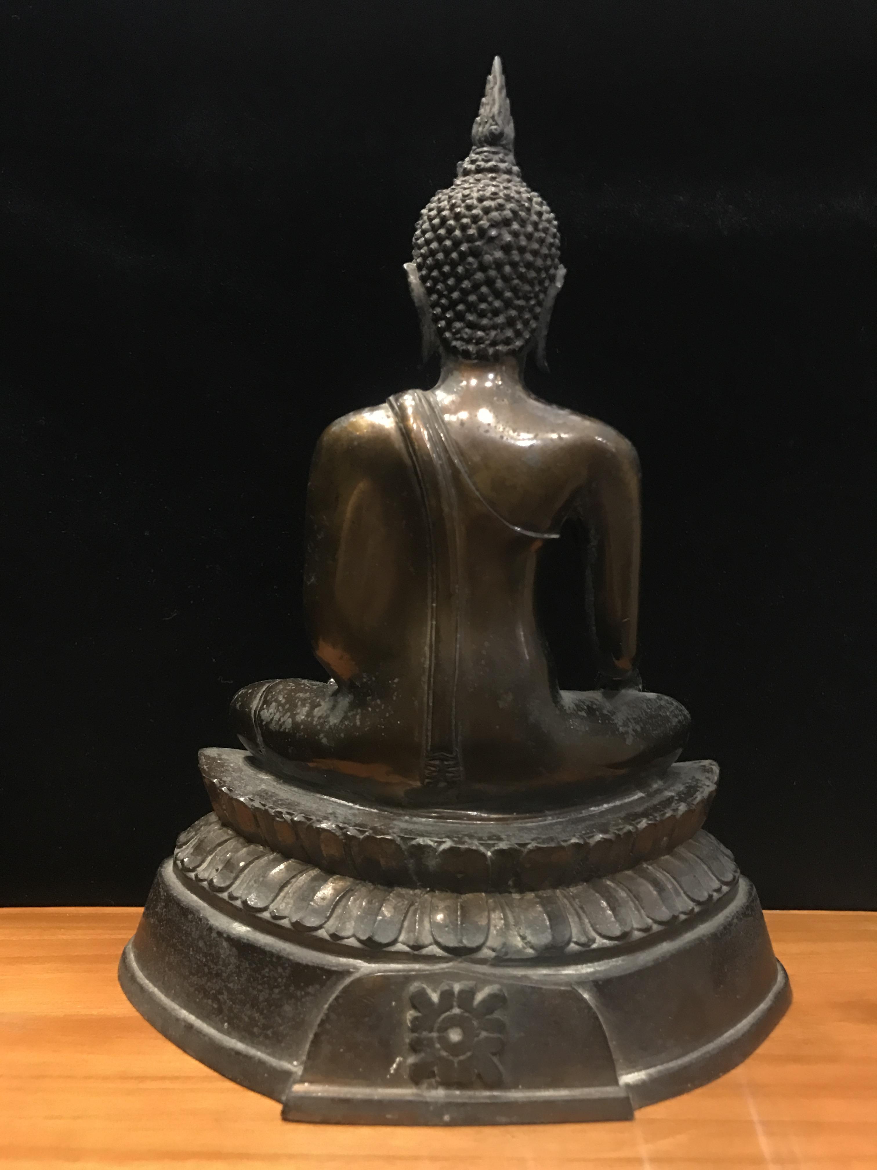 พระบูชา ตราสัญลักษณ์ ญสส. วัดบวรนิเวศราชวรวิหาร จัดสร้างโดยบริษัทเซ็นทรัล ขนาดหน้าตัก 5 นิ้ว