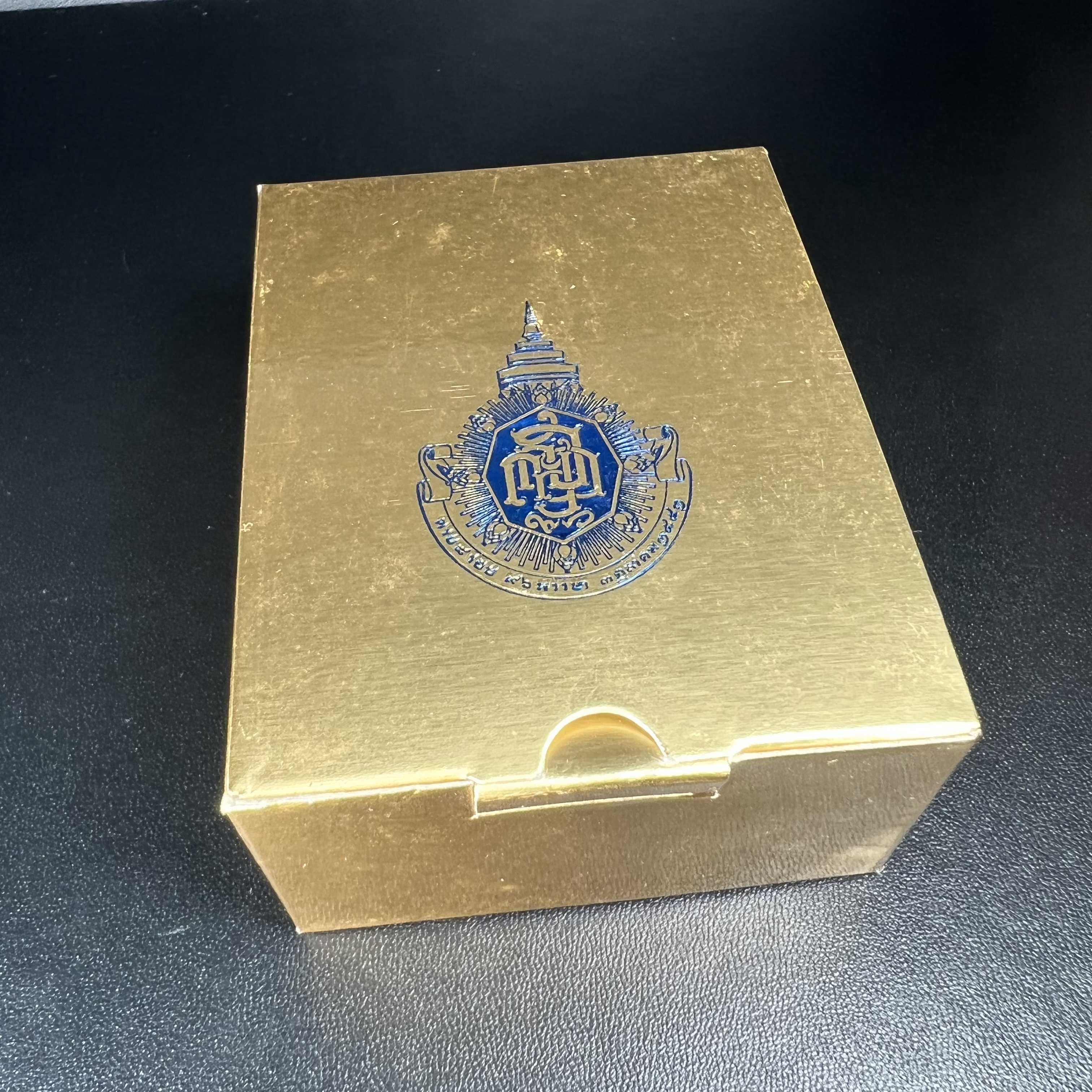 พระกริ่ง 8 รอบ ญสส. 96 พรรษา สมเด็จพระญาณสังวร สมเด็จพระสังฆราช สกลมหาสังฆปรินายก วัดบวรนิเวศวิหาร ปี 2552 เนื้อนวโลหะเต็มสูตรแก่ทองคำ(1 ใน 2999 องค์)