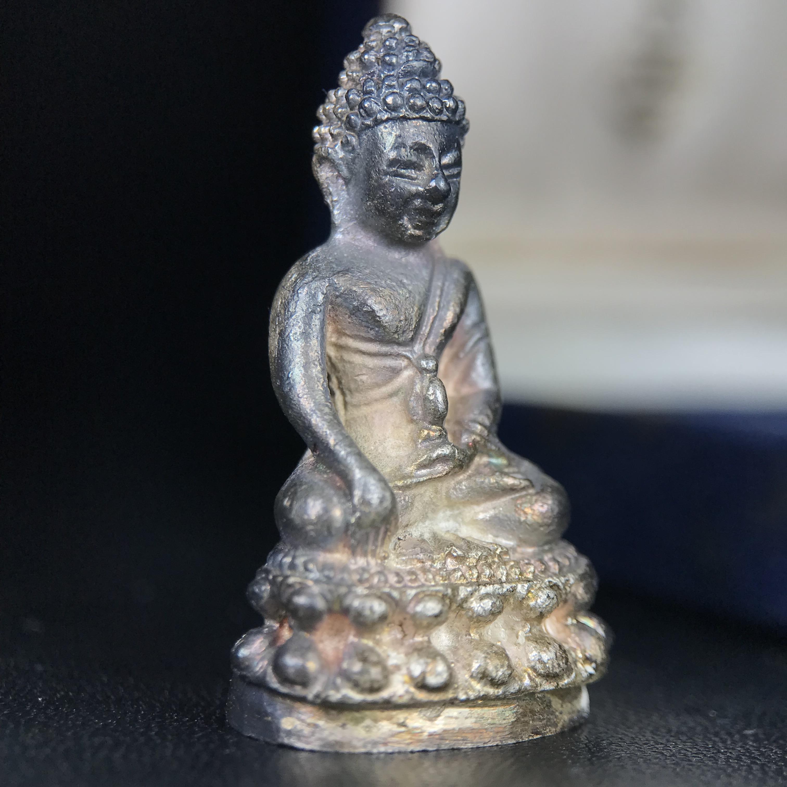 พระกริ่งศาสดา ภปร. วัดบวรนิเวศวิหาร ปี 2532 จัดสร้างในโอกาสสองทศวรรษรามาธิบดี เพื่อศูนย์การแพทย์สิริกิติ์ เนื้อเงิน(ผิวเดิมสวยงาม) (พิธีใหญ่ มวลสารมงคล สวยงามเข้มขลัง)สมเด็จพระญาณสังวร สมเด็จพระสังฆราชฯเสด็จเททอง***ตอกโค๊ตหมายเลข ๒๙๘***