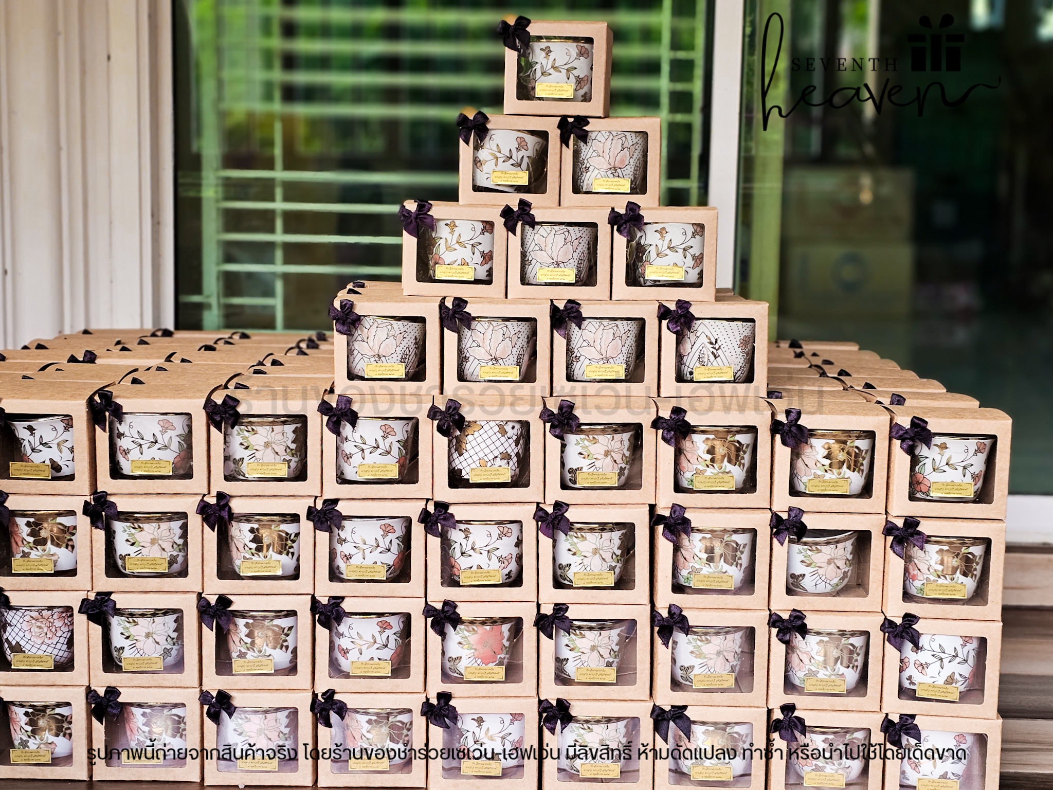 ของชำร่วยงานศพ แก้วกาแฟลายทอง ใส่กล่องคราฟท์