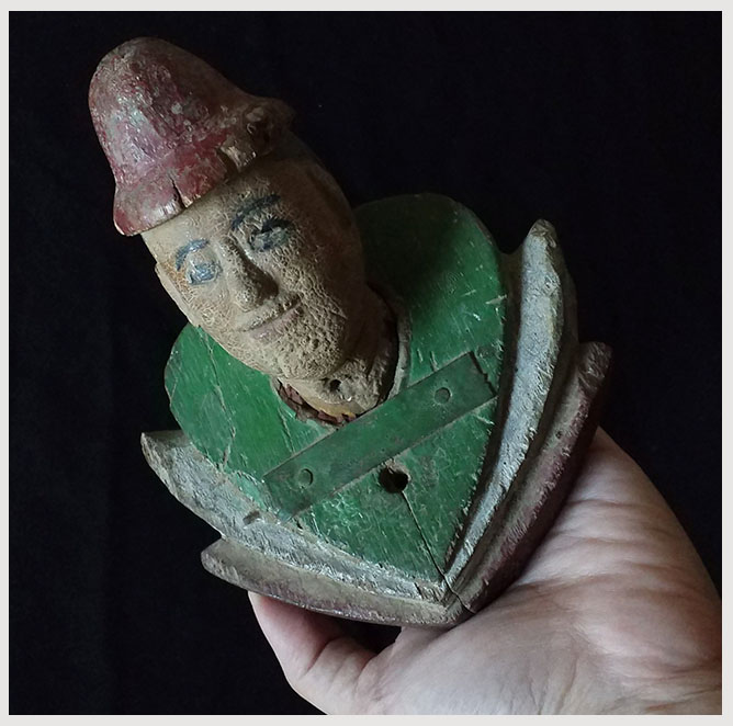 ไม้แกะสลักงานเก่า ขนาดเล็ก