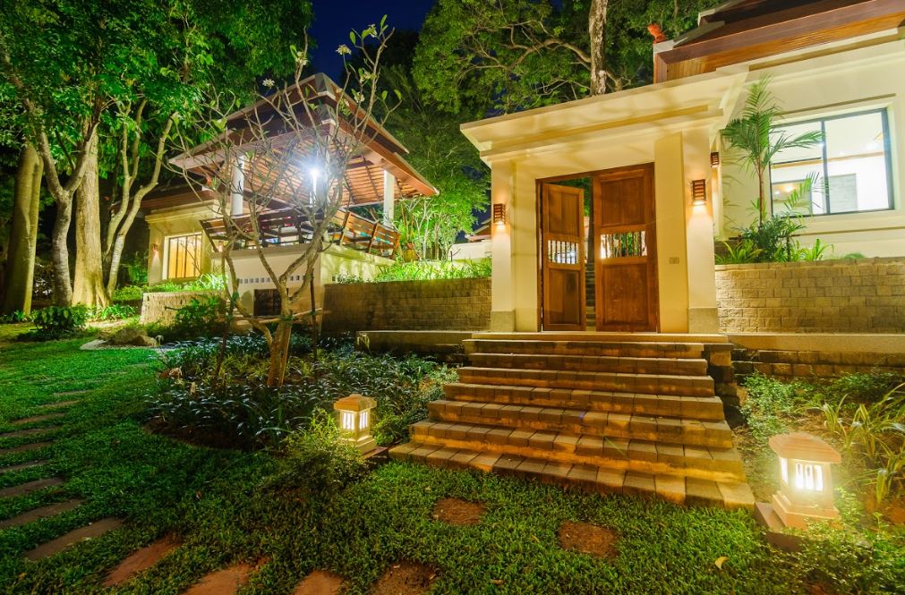For Sale : Nai Harn, Luxury Tree Pool Villa, 3 Bedrooms 3 Bathrooms, Garden view.