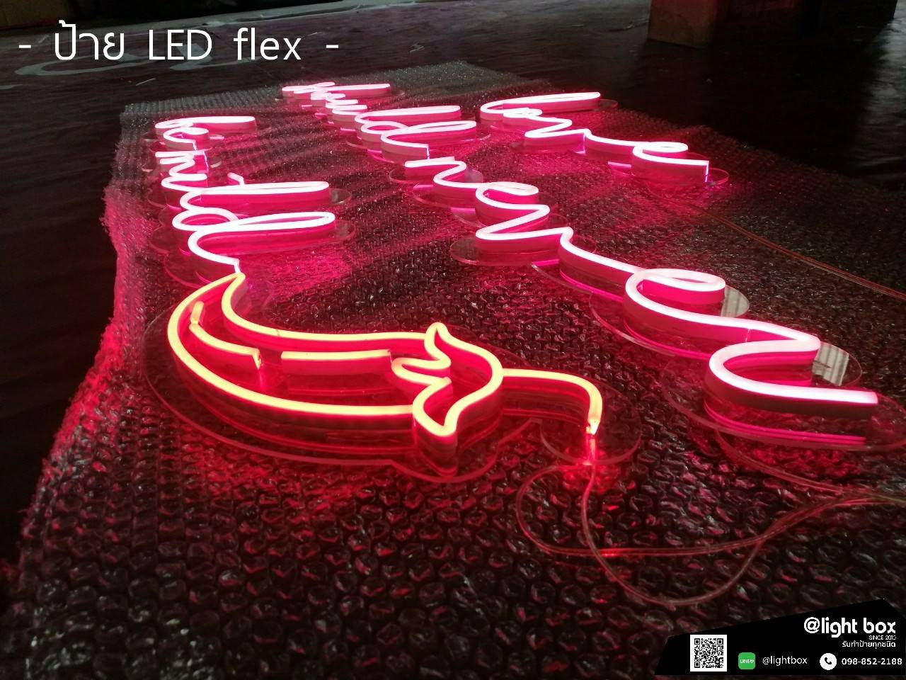 ป้ายไฟนีออน LED อะคริลิคใสรองหลัง