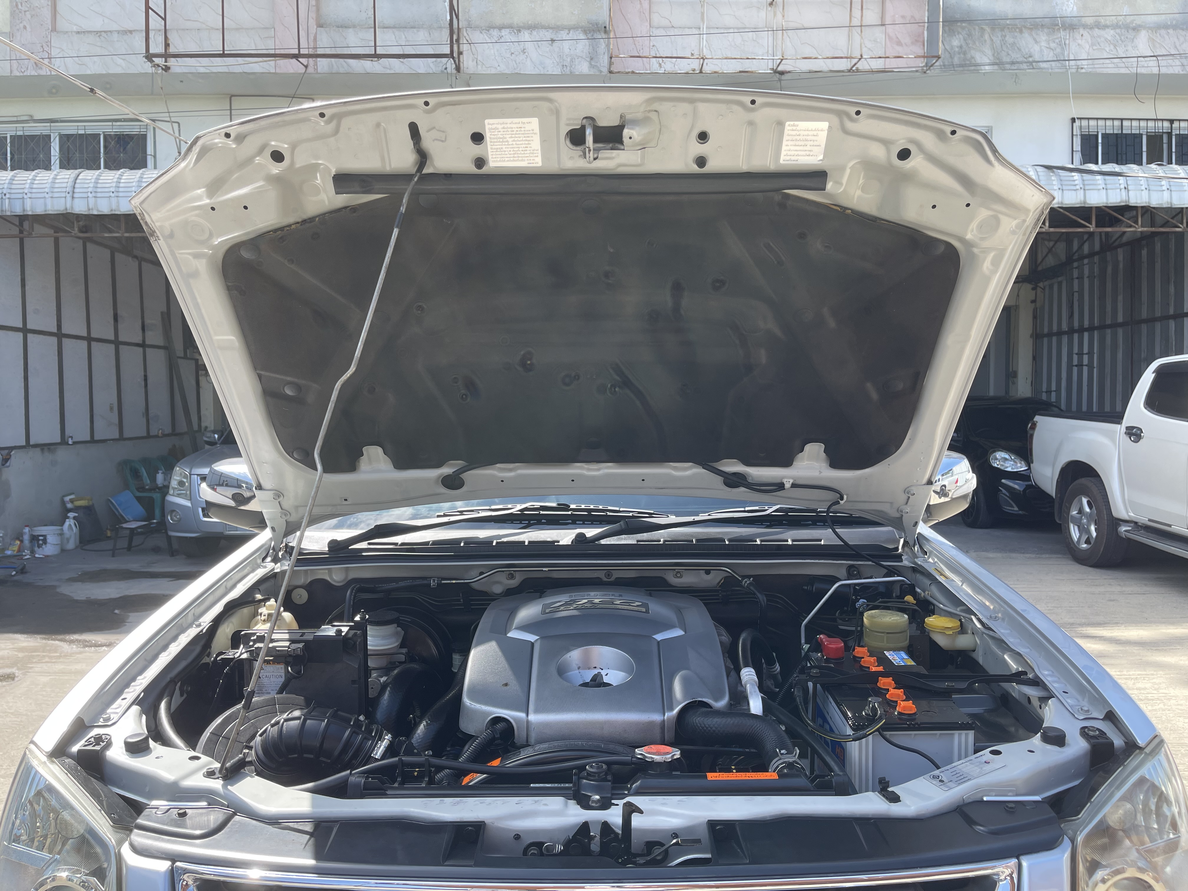 Isuzu Dmax 4ประตู Hilander 2.5 Abs 2010 เงิน