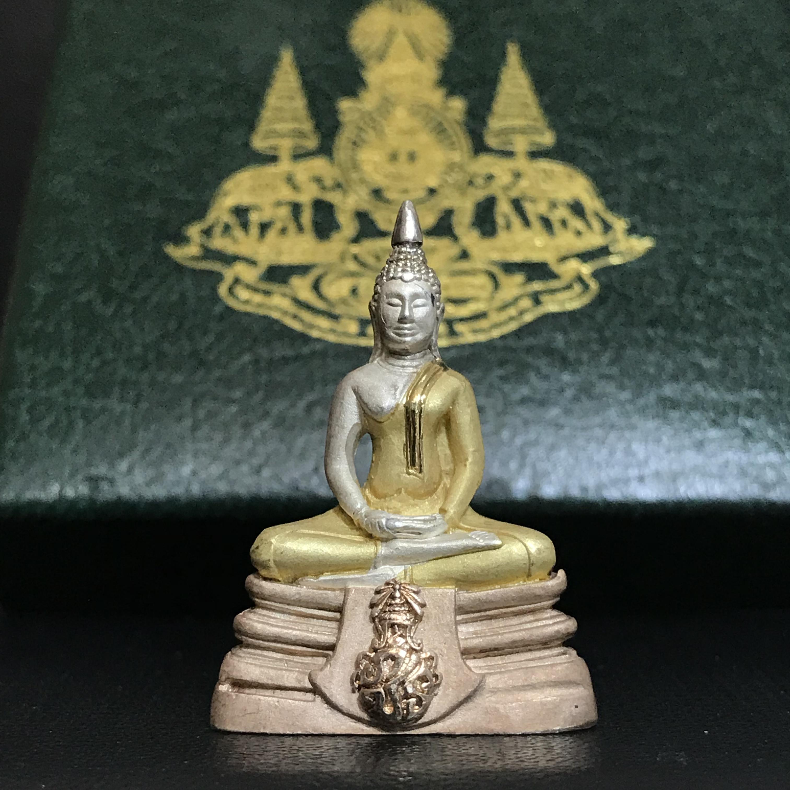 พระกริ่งพระพุทธโสธร ภปร. รุ่นย้อนยุค เนื้อเงินสามกษัตริย์ ปี2539 ครองสิริราชสมบัติครบ 50 ปี