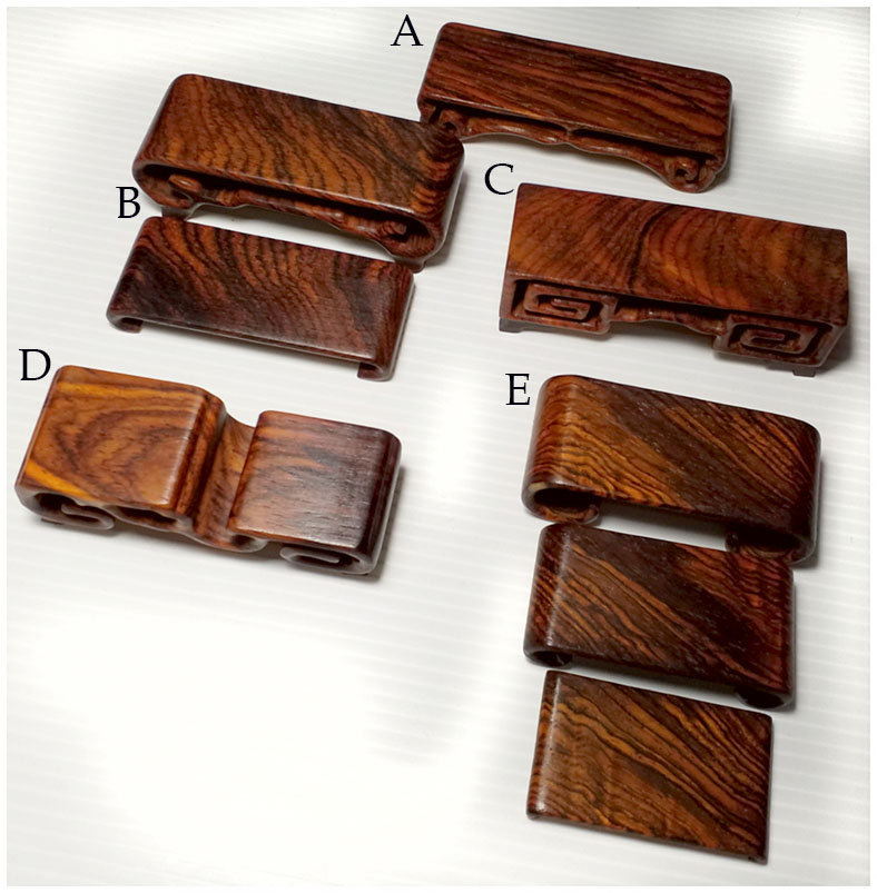 กี๋หรือฐานไม้ ขนาดเล็กๆ อันละ