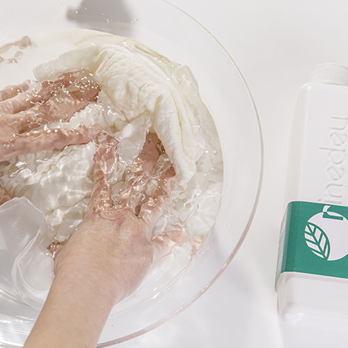 Lined mineral laundry water น้ำยาซักผ้าออร์แกนิค 1 ลิตร