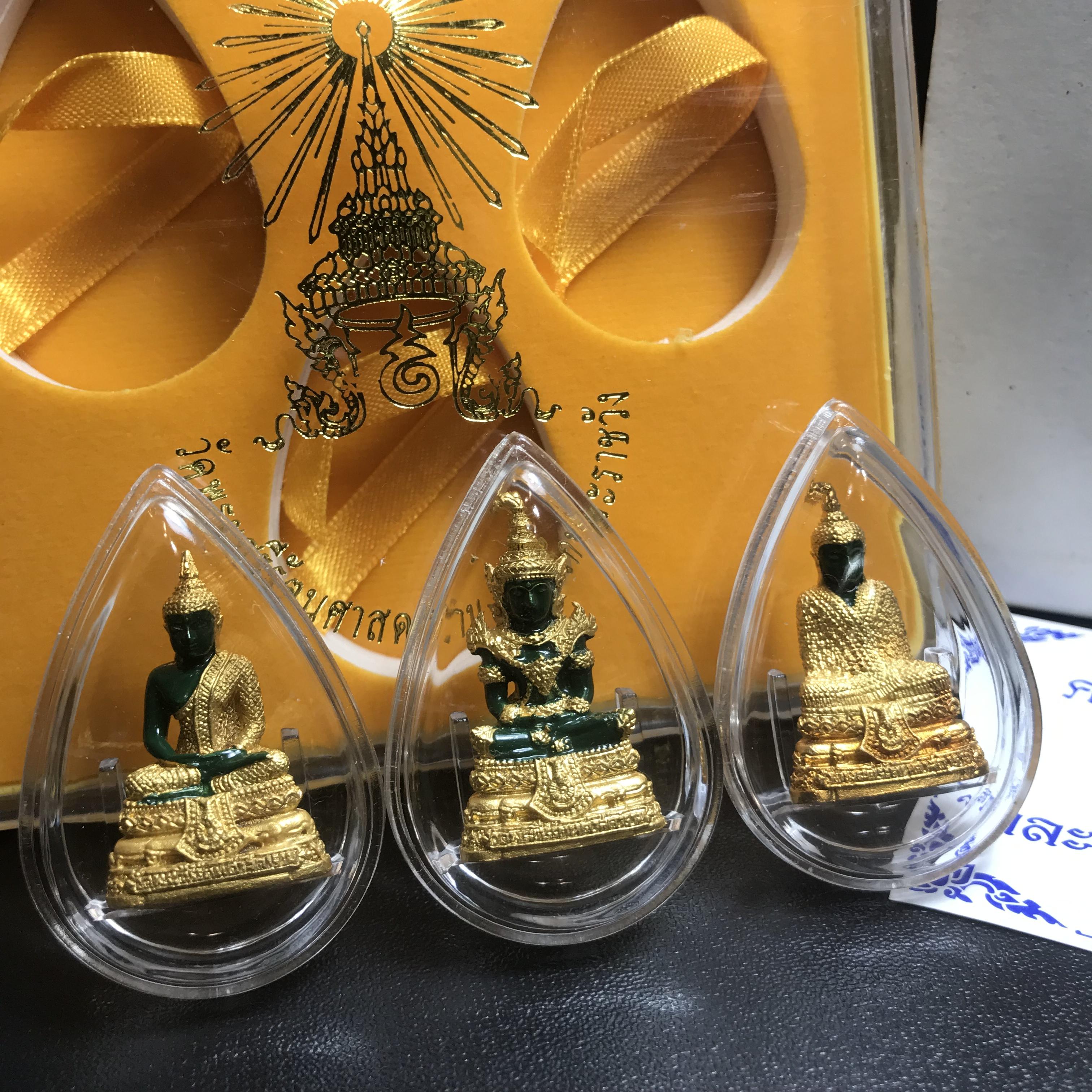 พระพุทธมหามณีรัตนปฏิมากร(พระแก้วมรกต) วัดพระศรีรัตนศาสดาราม สำนักพระราชวัง จัดสร้าง ชุด3 ฤดู ร้อน ฝน หนาว(บรรจุมวลสารใต้ฐาน)