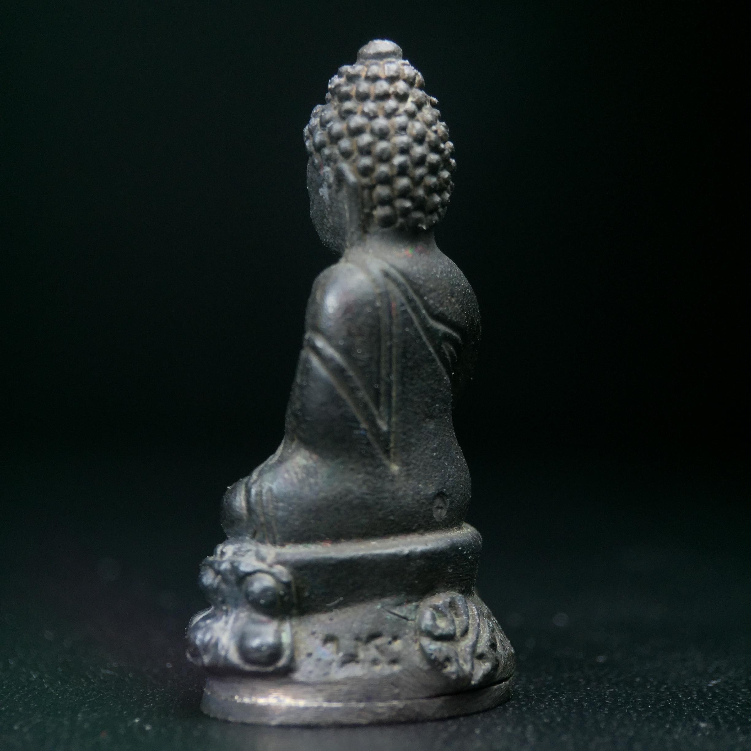 พระกริ่งศาสดา ภปร. วัดบวรนิเวศวิหาร ปี 2532 จัดสร้างในโอกาสสองทศวรรษรามาธิบดี เพื่อศูนย์การแพทย์สิริกิติ์ เนื้อเงิน+เนื้อนวโลหะ(1ชุดรวม 2 องค์) (พิธีใหญ่ มวลสารมงคล สวยงามเข้มขลัง)สมเด็จพระญาณสังวร สมเด็จพระสังฆราชฯเสด็จเททอง