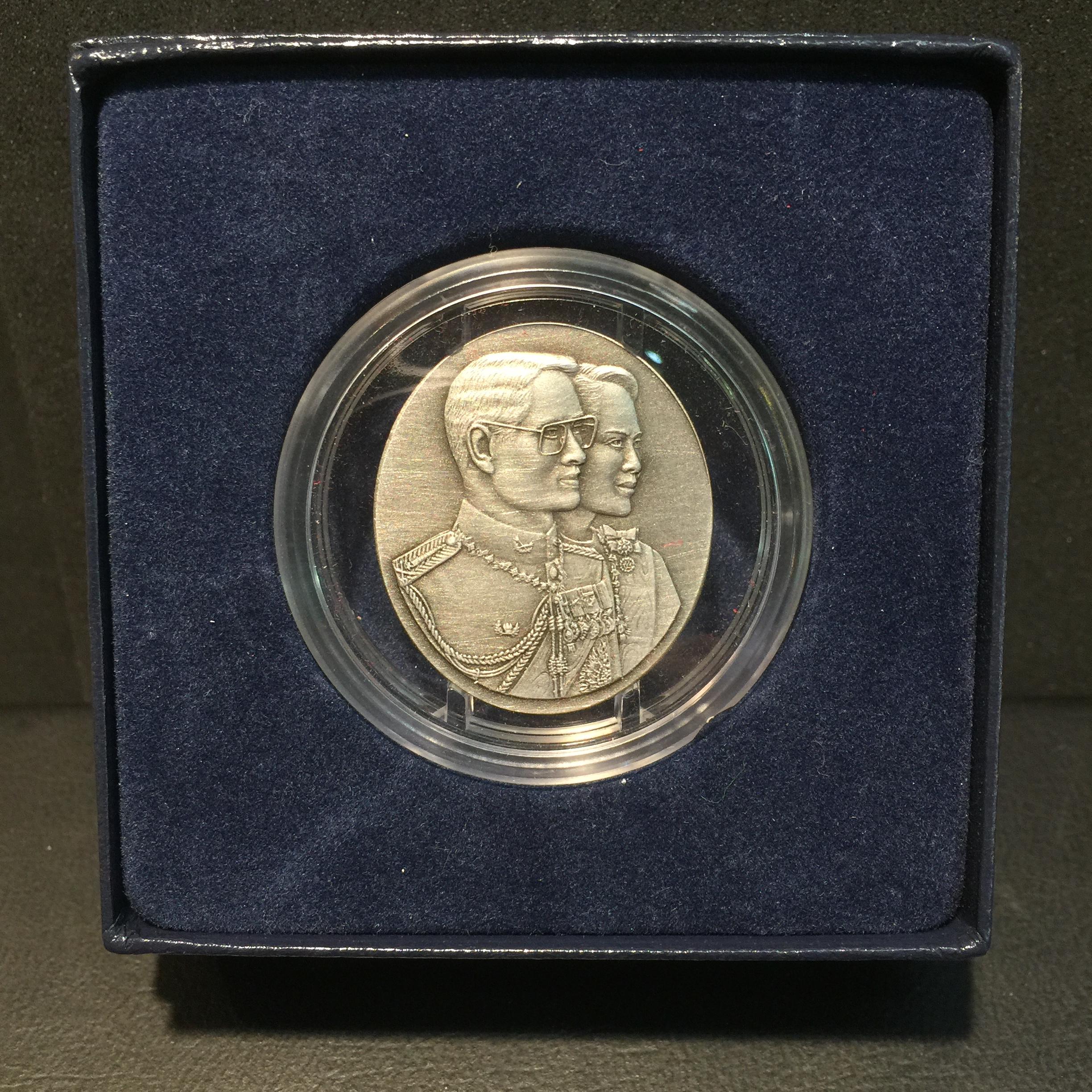 เหรียญในหลวงพระราชินี ที่ระลึกแพทย์สมาคมแห่งประเทศไทย 80 ปี (แบบที่2)