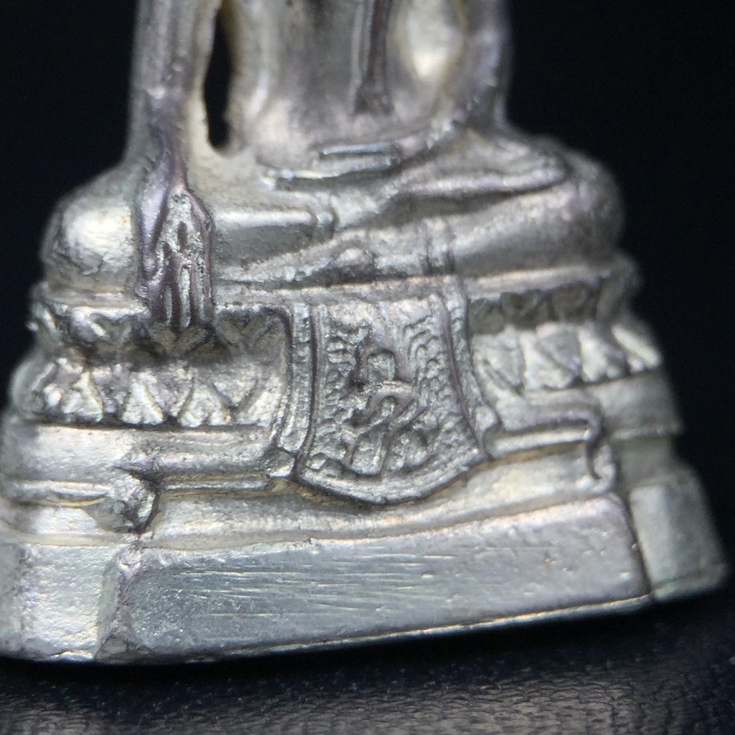 พระกริ่ง ภปร.(รุ่นแรก) วัดบวรนิเวศวิหาร พ.ศ.2508 กะไหล่เงินเดิม(กรรมการ)พิมพ์นิยม(ก้นตะไบหยาบ)สภาพคัดสวยเดิม(ในหลวงรัชกาลที่9ทรงเสด็จเททอง)พบเจอน้อยหายากมาก