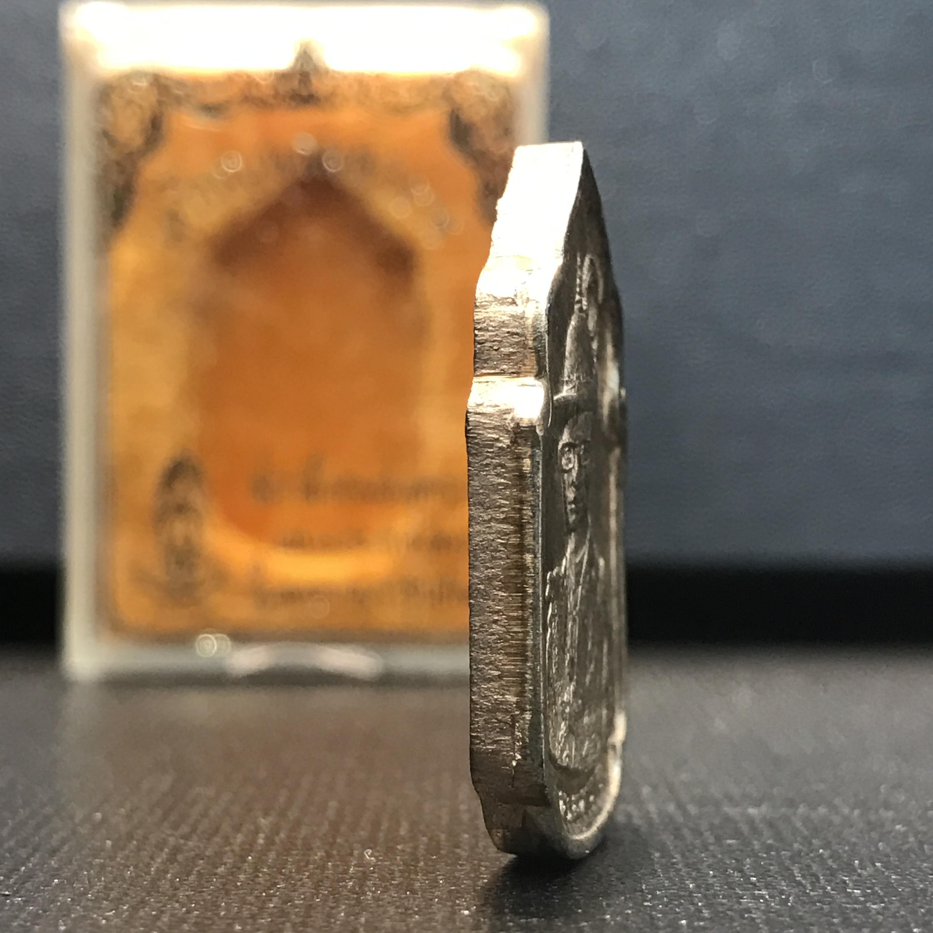 เหรียญนวมหาราชเฉลิมพระชนพรรษา 5 รอบ รัชกาลที่9 ปี 2530 เนื้อนวโลหะกล่องเดิม(หายาก)