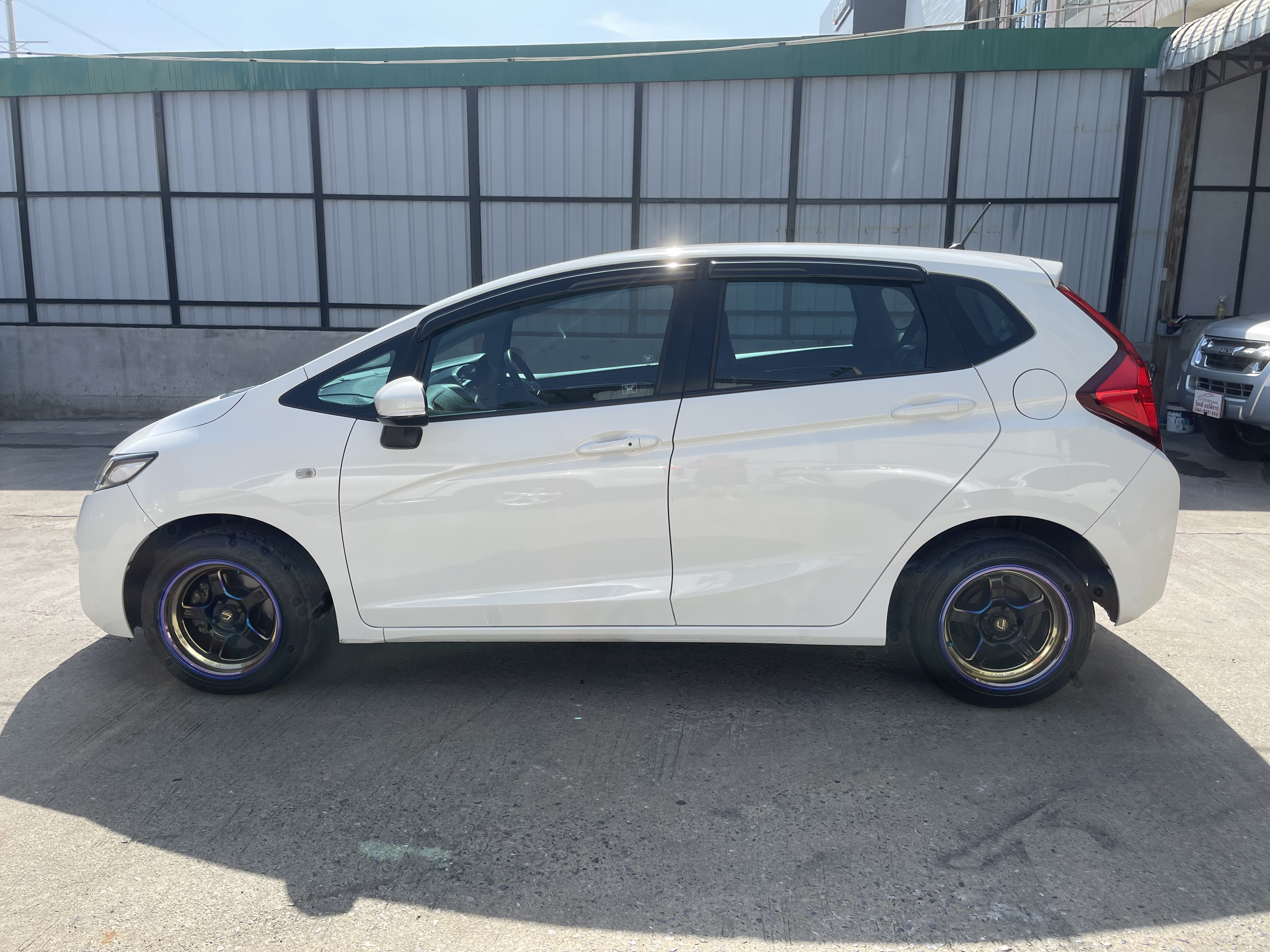 Honda Jazz 1.5 V+ At ปี 2016 ขาว