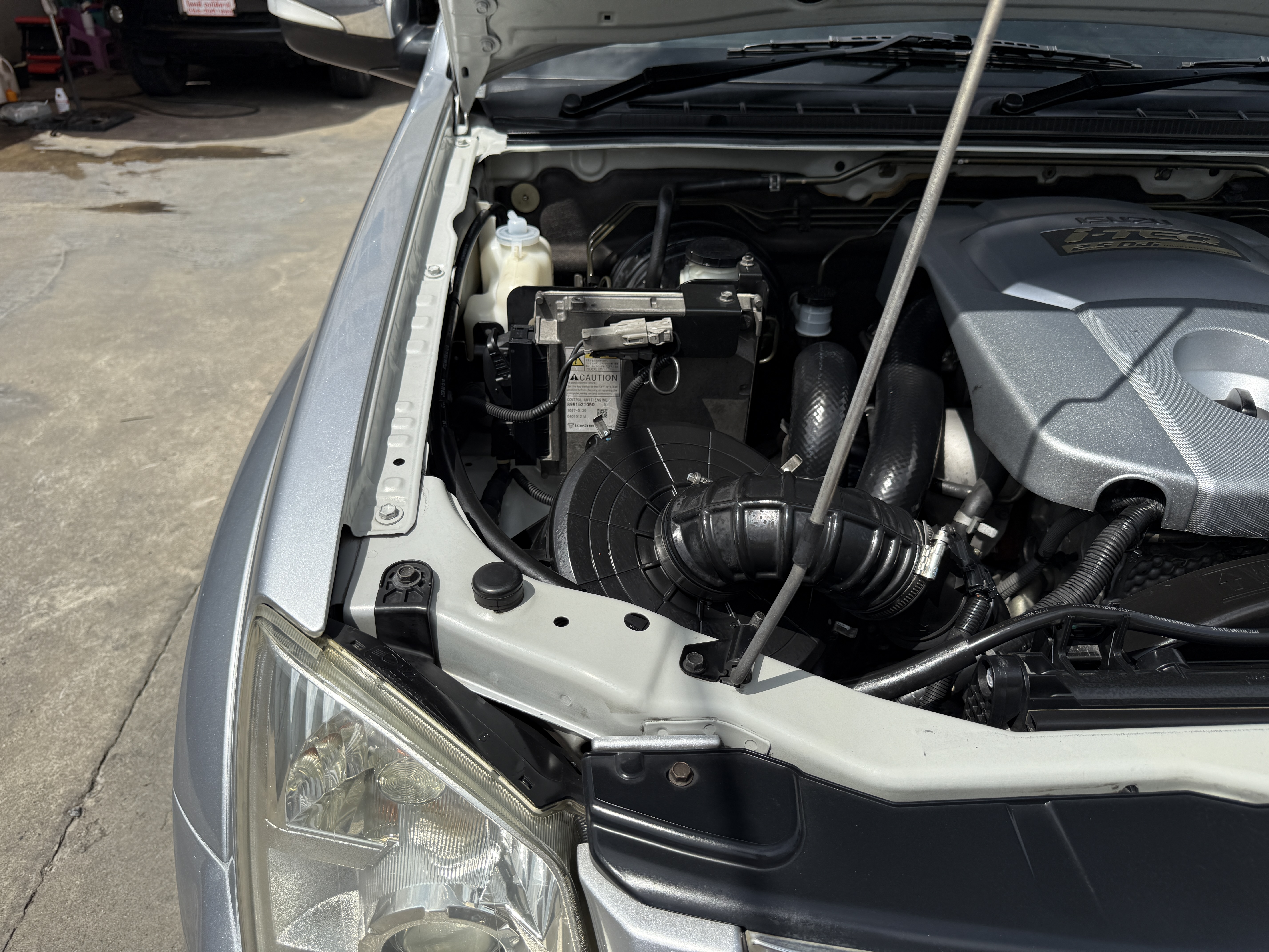 Isuzu Dmax 4ประตู Hilander 2.5 Abs 2010 เงิน