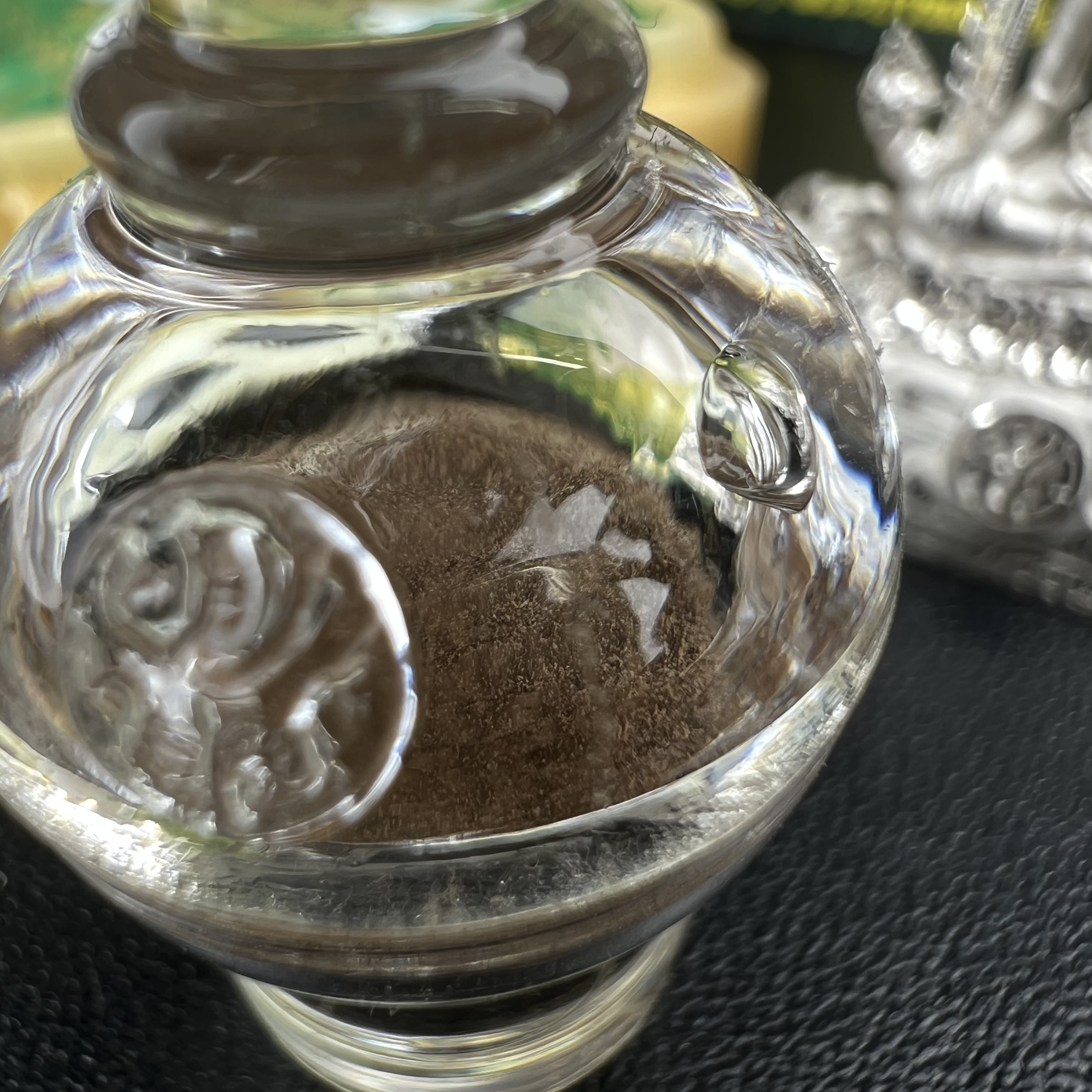 พระพุทธชินราช(จำลอง) ภปร. 84 พรรษา ปี 2554 เนื้อเงินชุบทองคำขาว พิมพ์กลางขนาดหน้าตัก 1/2 นิ้ว(พระราชทานมวลสาร จิตรลดาและเส้นพระเจ้า(เส้นผม)รัชกาลที่9)พุทธศิลป์ทรงคุณค่าอีกหนึ่งรุ่นยอดนิยม