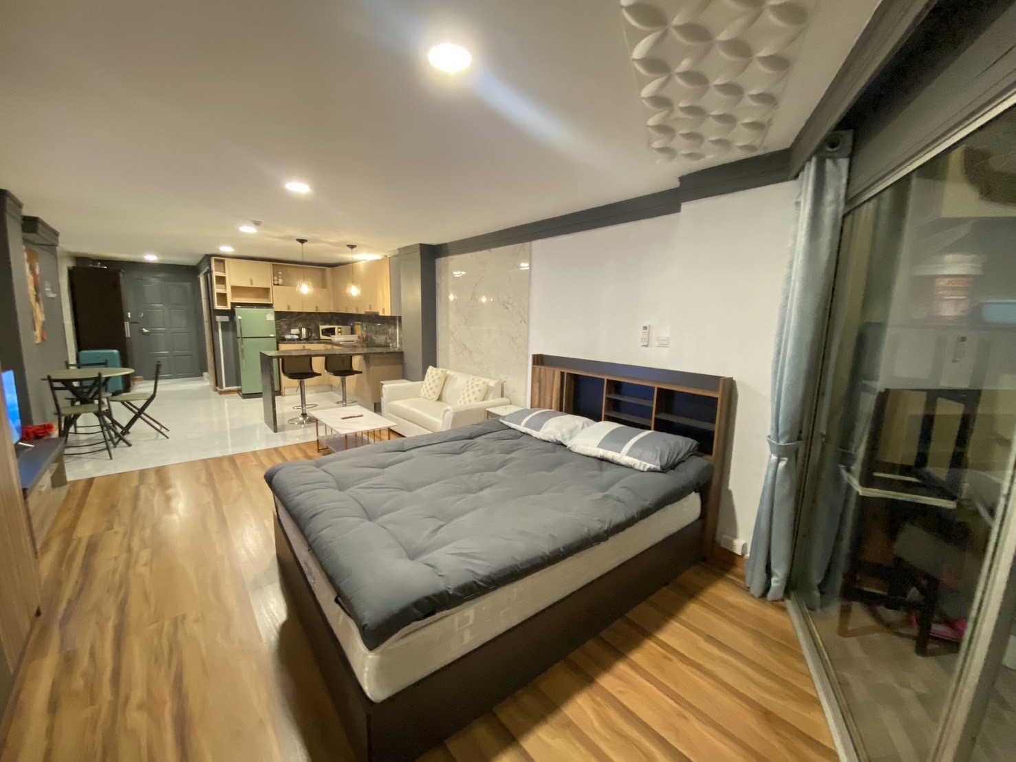 For Rent : Patong, Phuket Palace Condo, Studio Room, Sea View.