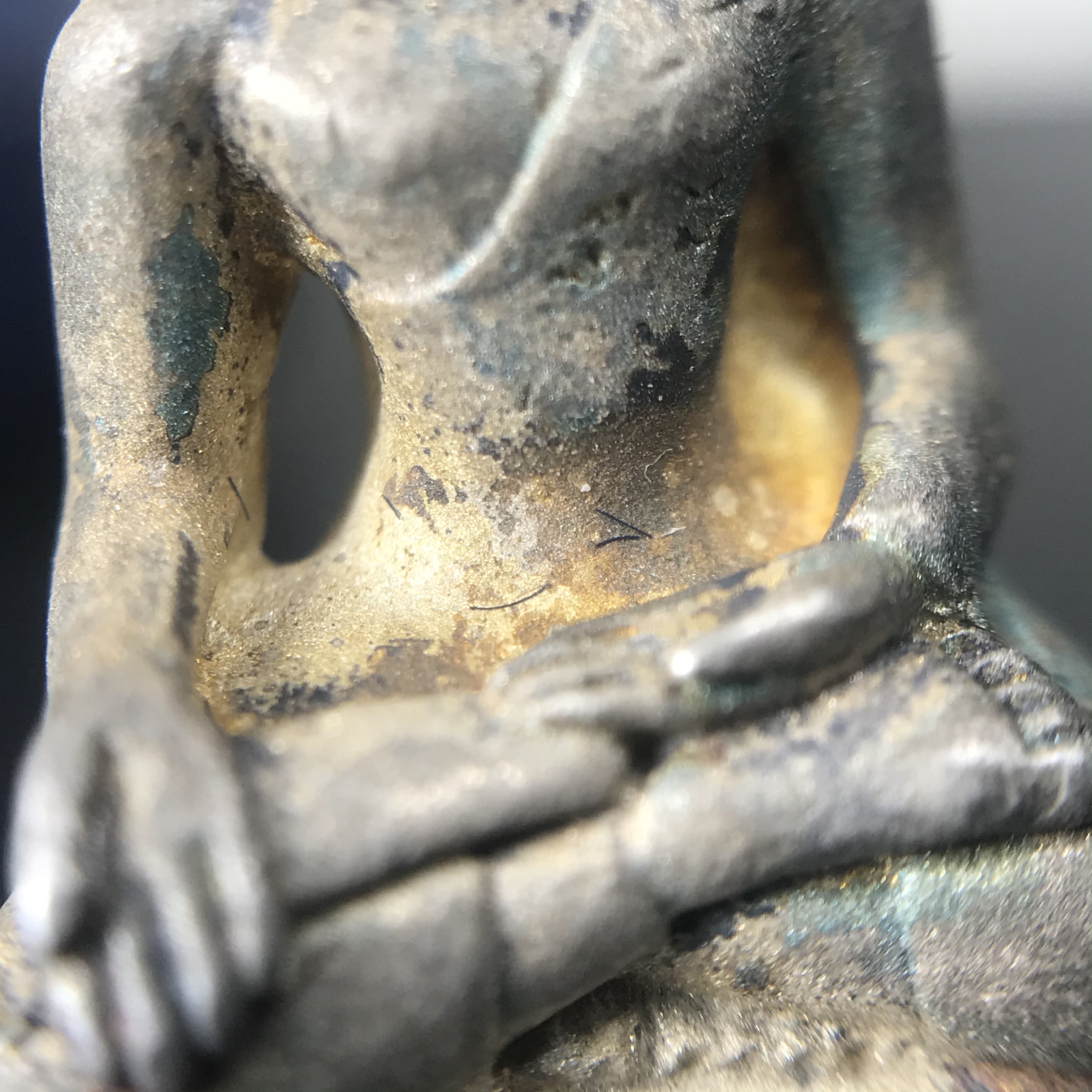 พระกริ่งไพรีพินาศ ญสส.มูลนิธิพิทักษ์ดวงตาประชาชน ฉลองศิริราชสมบัติครองราชย์ 50 ปี เนื้อเงิน(ผิวเดิม ขึ้นรุ้งธรรมชาติ แบบนิยม สวยมาก) พร้อมกล่องบรรจุเดิมและการ์ดใบรับรองเดิมครบ