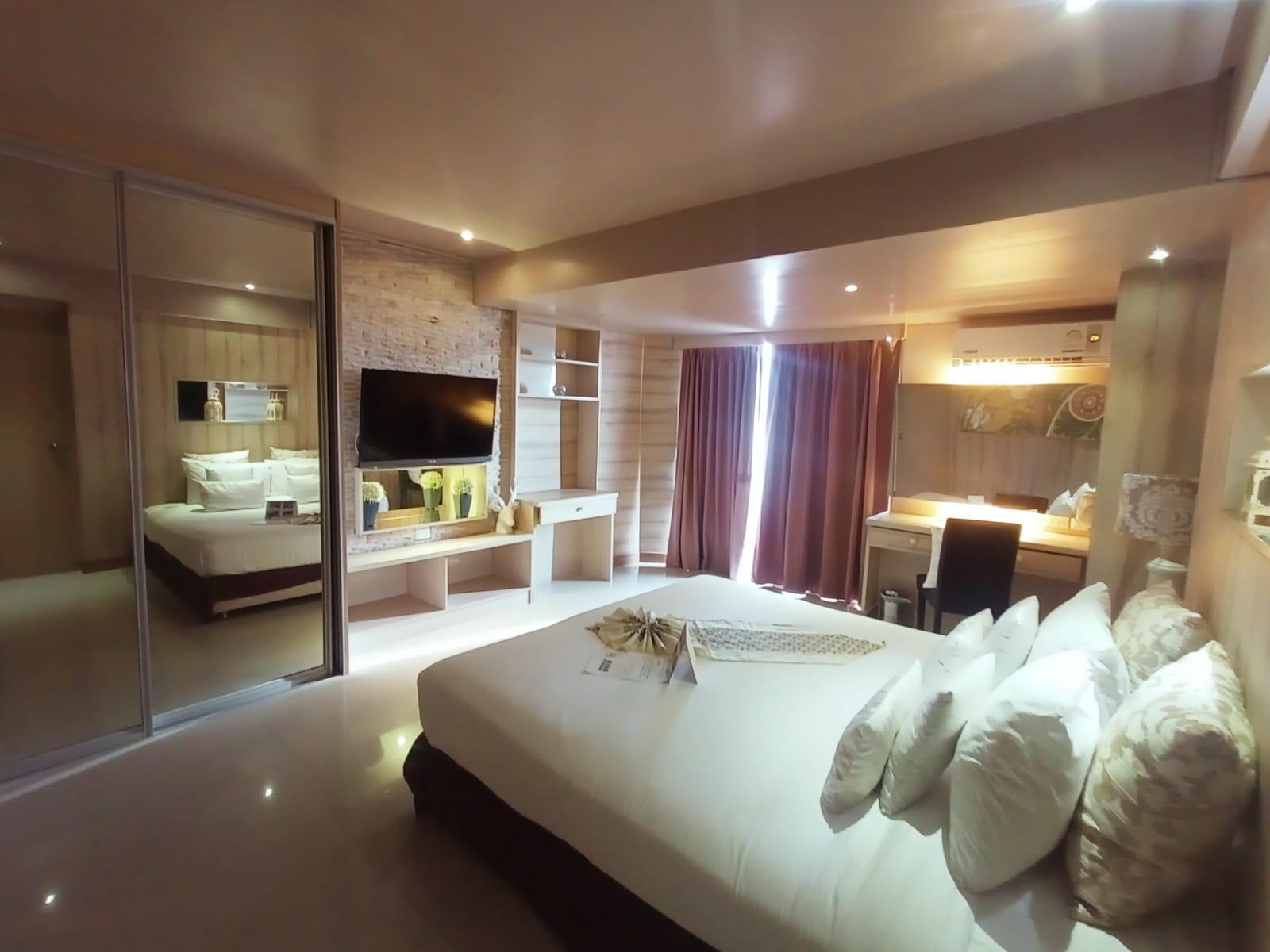 For Rent : Patong, Seaview Condo, 2 Bedroom 2 Bathroom