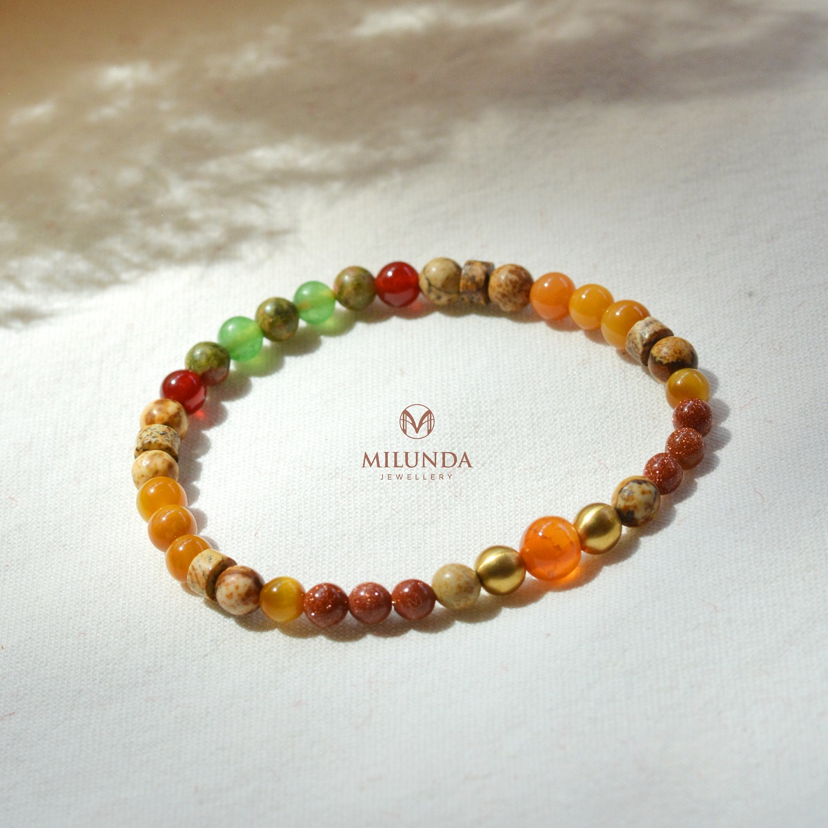 กำไลหินเสริมทรัพย์มั่งคั่ง สำหรับผู้ที่เกิดวันจันทร์มี 2 แบบ