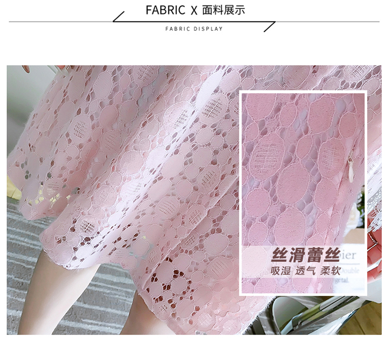 ชุดเดรสสั้นผ้าลูกไม้สีชมพูต่อผ้าโพลีเอสเตอร์สีขาวตัวเสื้อ คอผูกโบว์ แขนยาว ชุดทรงปล่อย สวยน่ารัก
