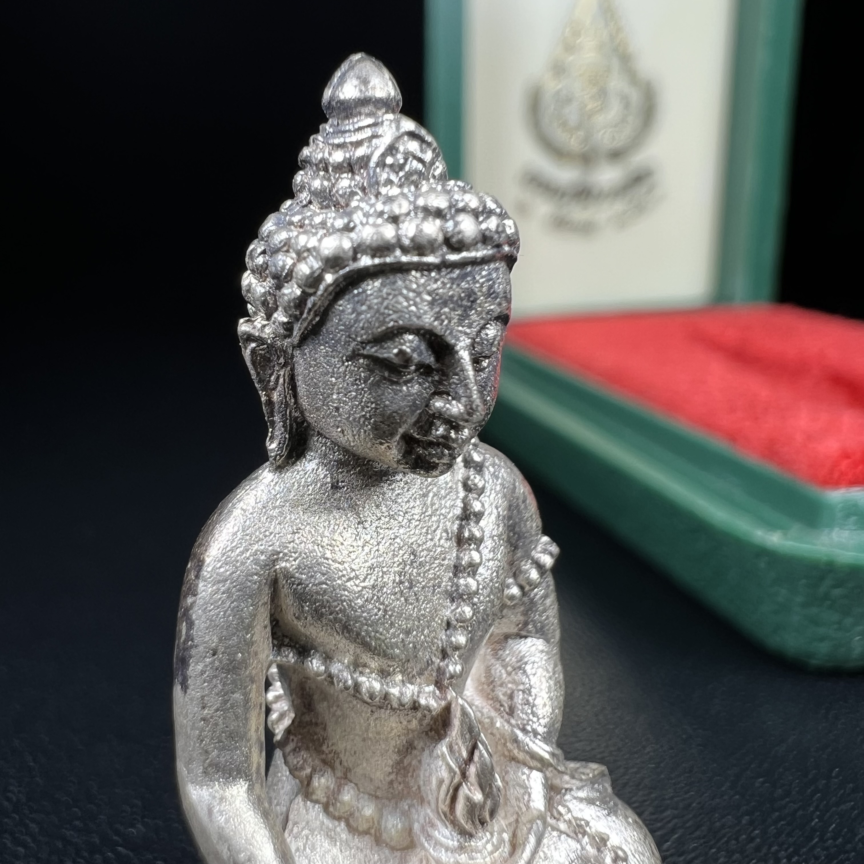 พระกริ่งวาสนาสมเด็จพระสังฆราช(วาสน์)วัดราชบพิธฯ ปี2531 เนื้อเงิน สร้างเป็นที่ระลึกในคราวที่สมเด็จพระอริยวงศาคตญาณ สมเด็จพระสังฆราช(วาสน์ วาสโน)มีพระชนมายุครบ90พรรษา(ในหลวง ร.9 เสด็จในพิธี)งานแกะแม่พิมพ์โดย นายช่างเกษม มงคลเจริญ)(1 ใน 191 องค์)หายาก