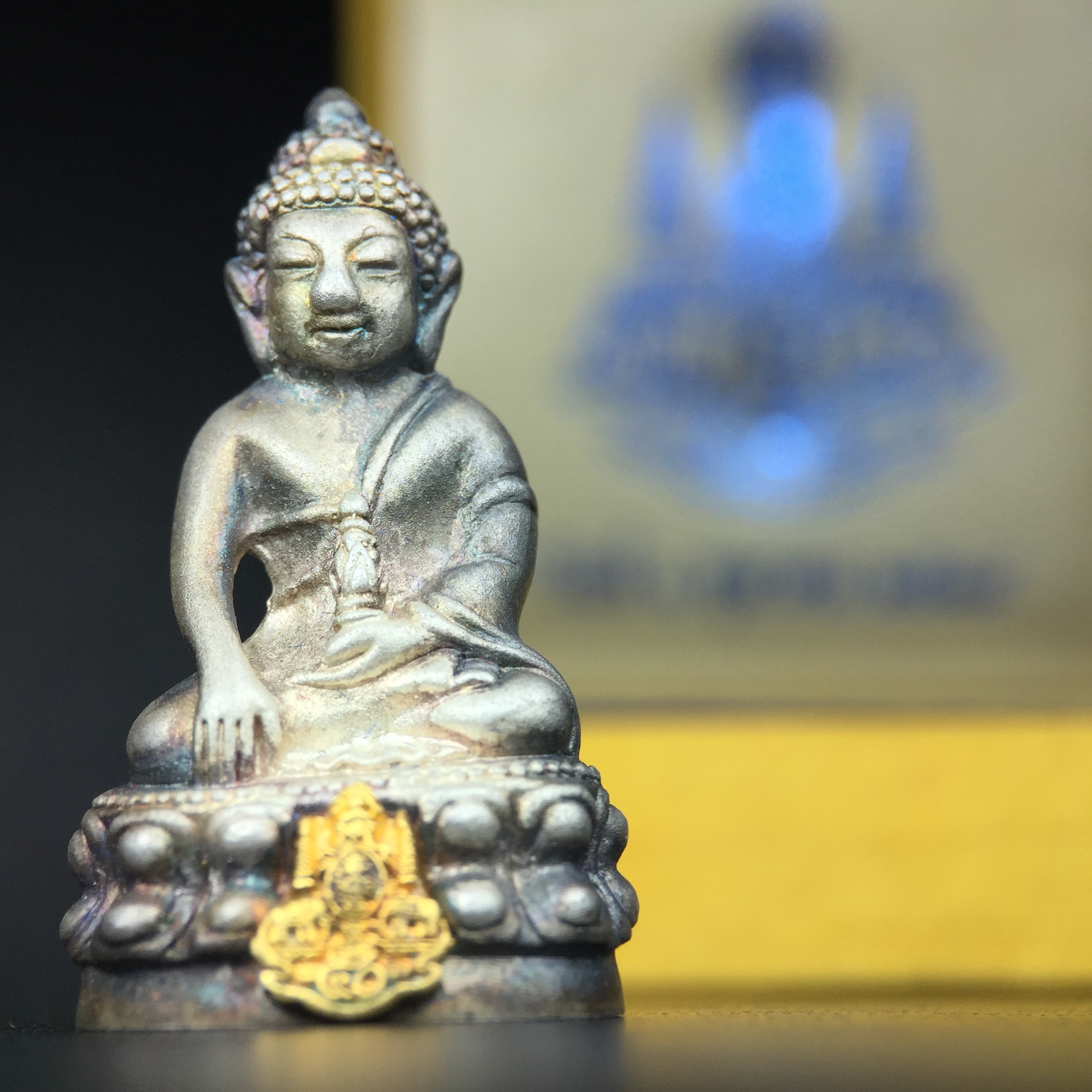 พระกริ่งสมเด็จญาณ วัดบวรนิเวศวิหาร เนื้อเงินบริสุทธิ์ 92.5% ตรากาญจนาภิเษกทองคำ(เนื้อทองคำแท้) พระราชทานแจกเมื่อ 3 ตุลาคม 2538 จัดสร้างในวโรกาส สมเด็จพระญาณสังวร สมเด็จพระสังฆราช ฉลองพระชนมายุครบ 82 พรรษา และฉลองครองราชสมบัติครบ 50 ปี รัชกาลที่ 9(หายาก)
