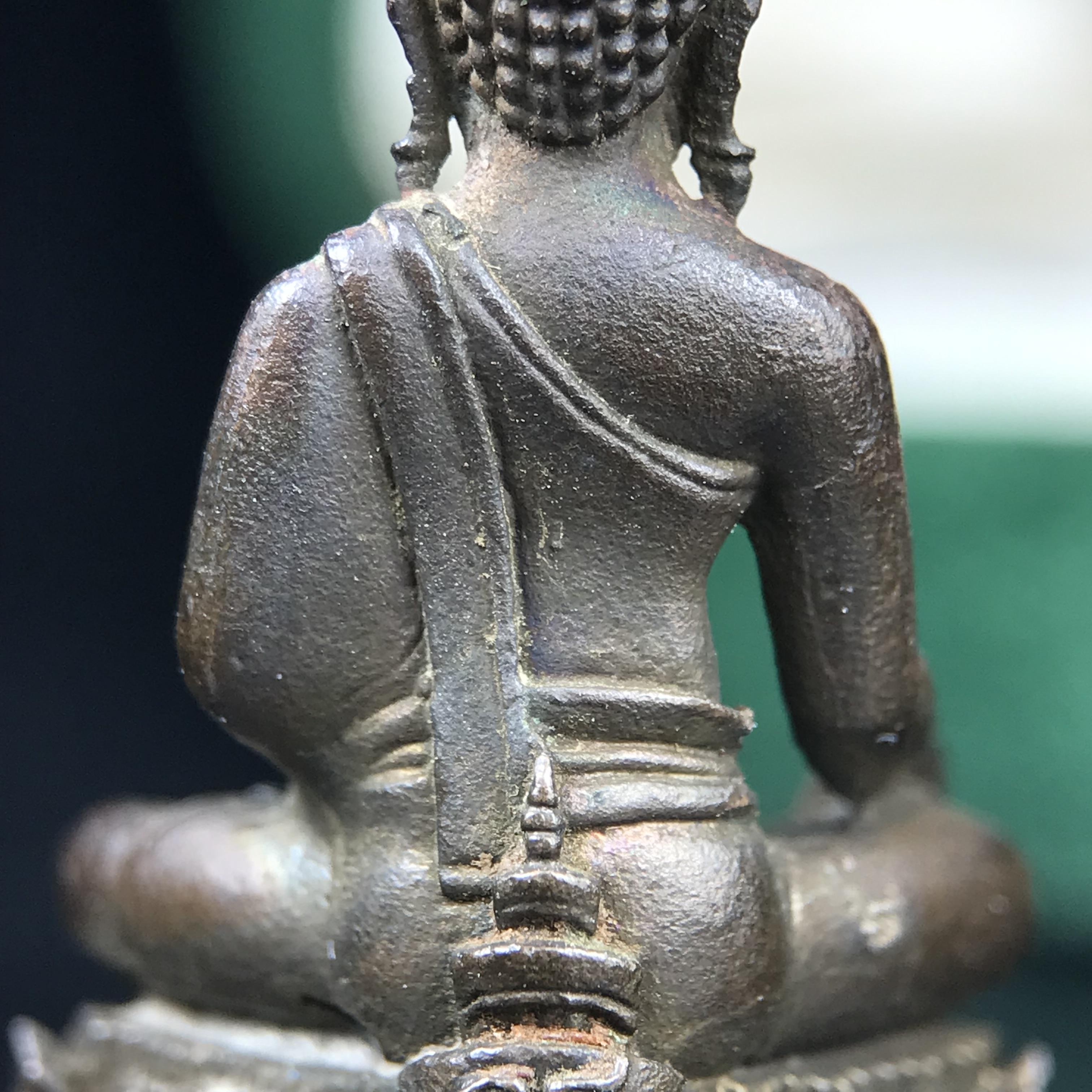 พระกริ่งวาสนา(รุ่นแรก) 80 พรรษา สมเด็จพระสังฆราช (วาสน์) วัดราชบพิธฯ ปี2521 เนื้อนวโลหะ(ตอกโค๊ตพระปิดตา) โดยมีหลวงปู่โต๊ะ วัดประดู่ฉิมพลีร่วมปลุกเสก พร้อมกล่องบรรจุเดิม(รุ่นแรก คอตั้งตรงได้สัดส่วน หายาก)