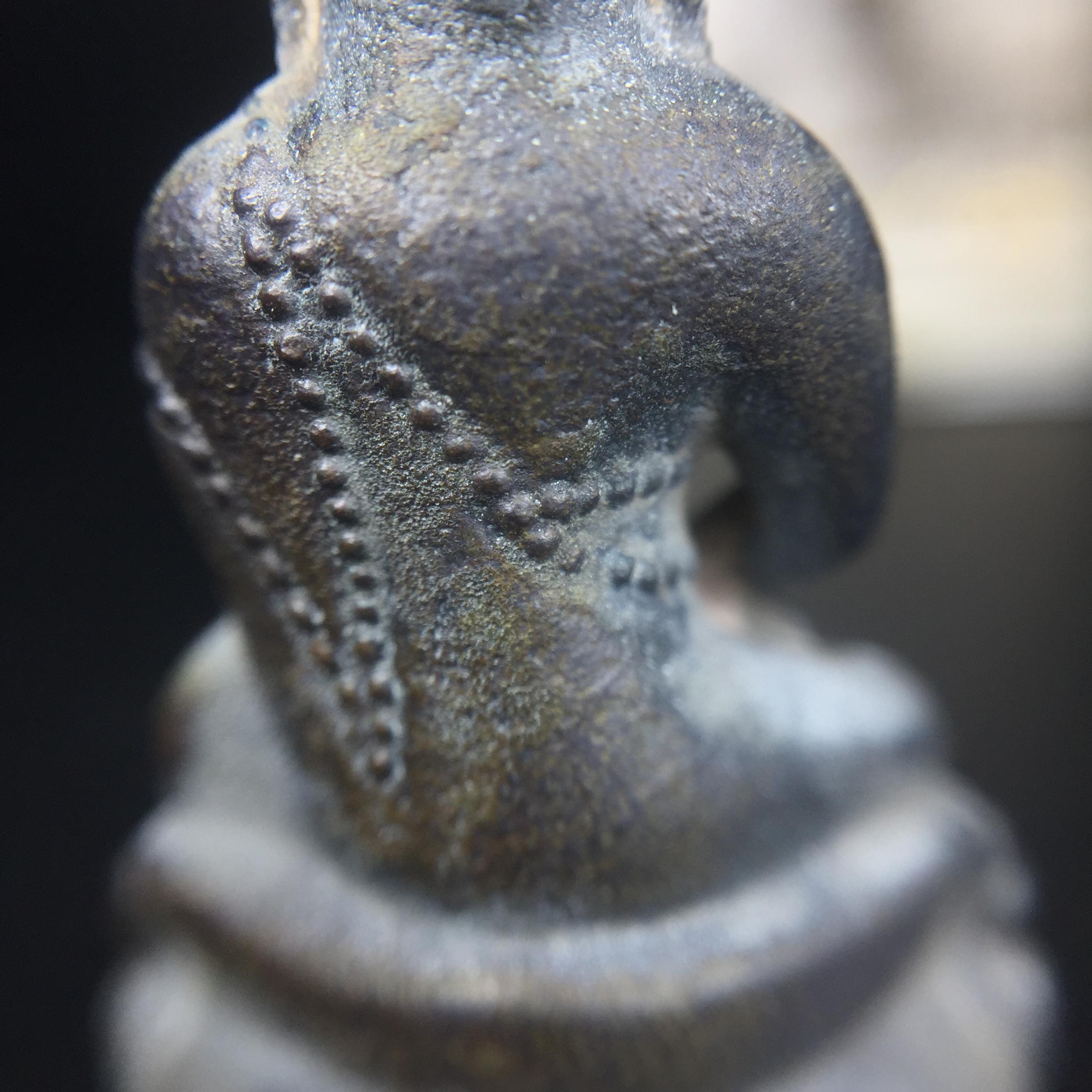 พระกริ่งชินบัญชรฉลองพระชันษา 100 ปี สมเด็จพระญาณสังวร วัดบวรนิเวศวิหาร ปี 2556 เนื้อนวโลหะผสมทองคำก้นทองแดง พิธีใหญ่ มวลสารเด่น นิยม(1 ใน 2556 องค์)