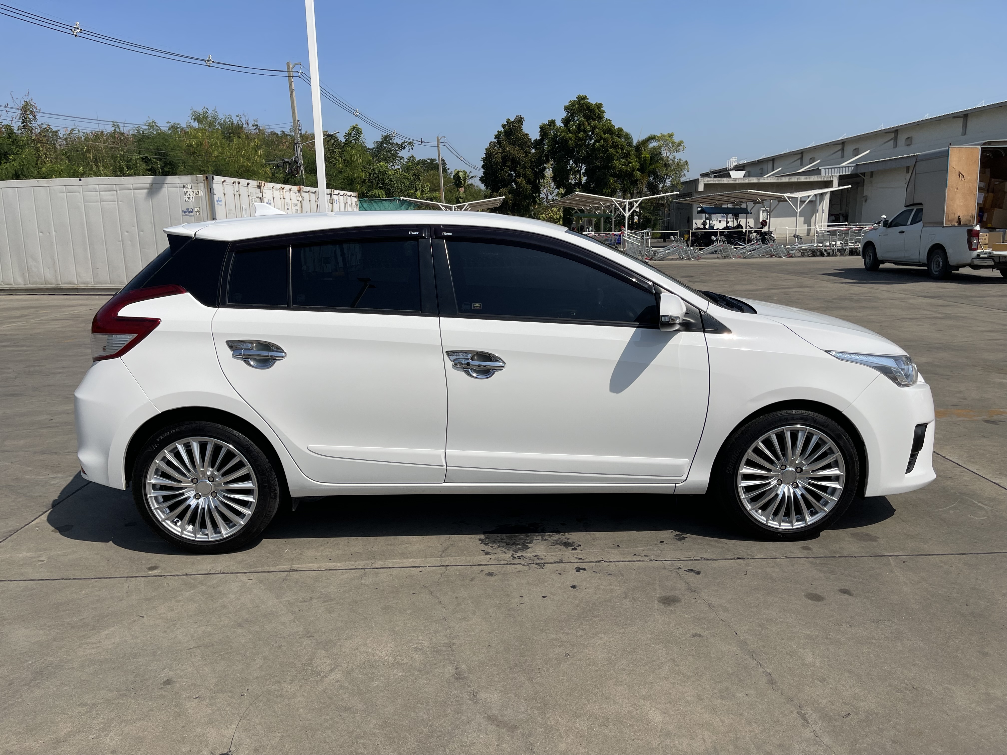 Toyota Yaris 1.2 G At 2015 ขาว