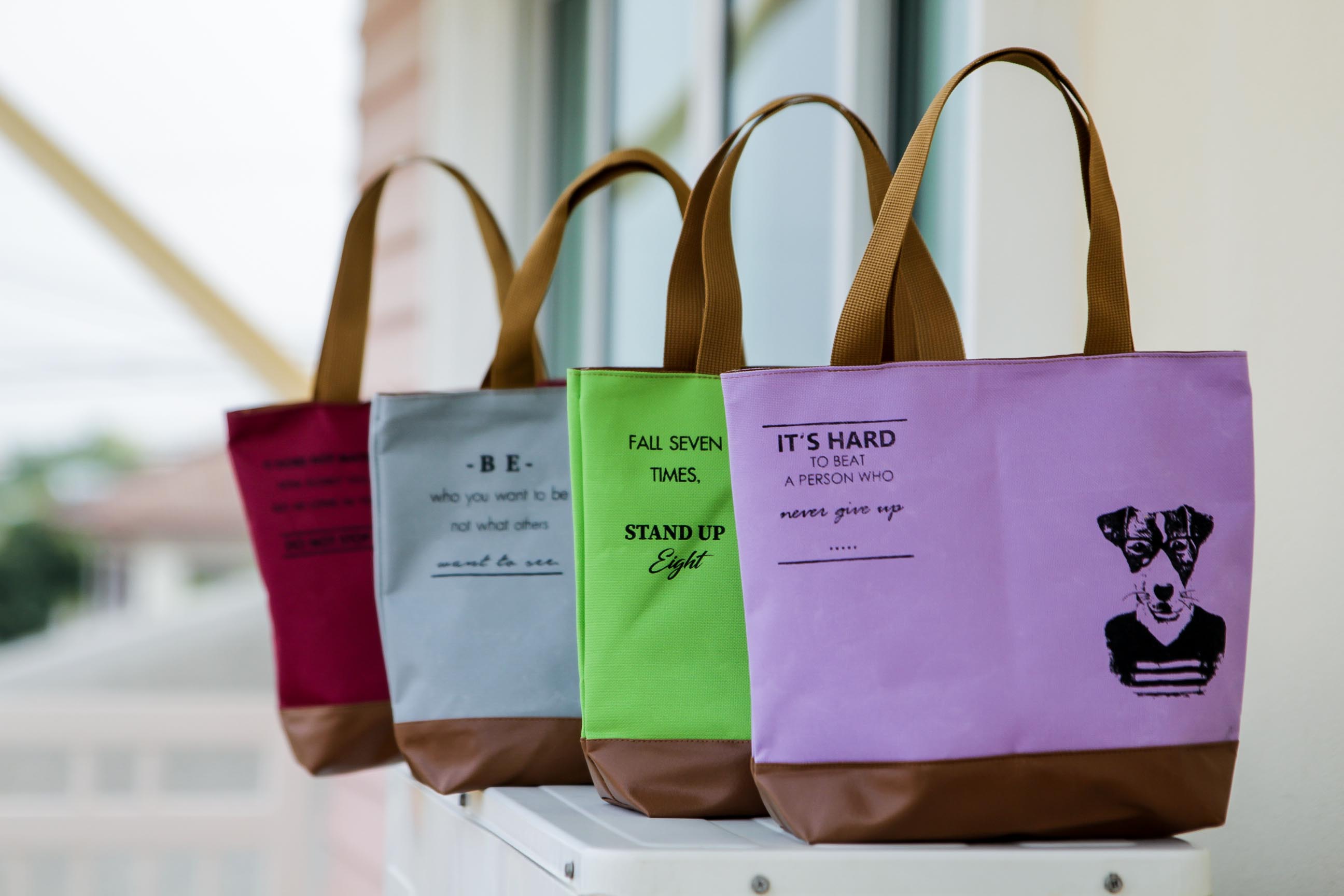 ของชำร่วยงานศพ กระเป๋าผ้าเนื้อหนา หูหิ้ว ซิปยาว ขยายก้นอยู่ทรง