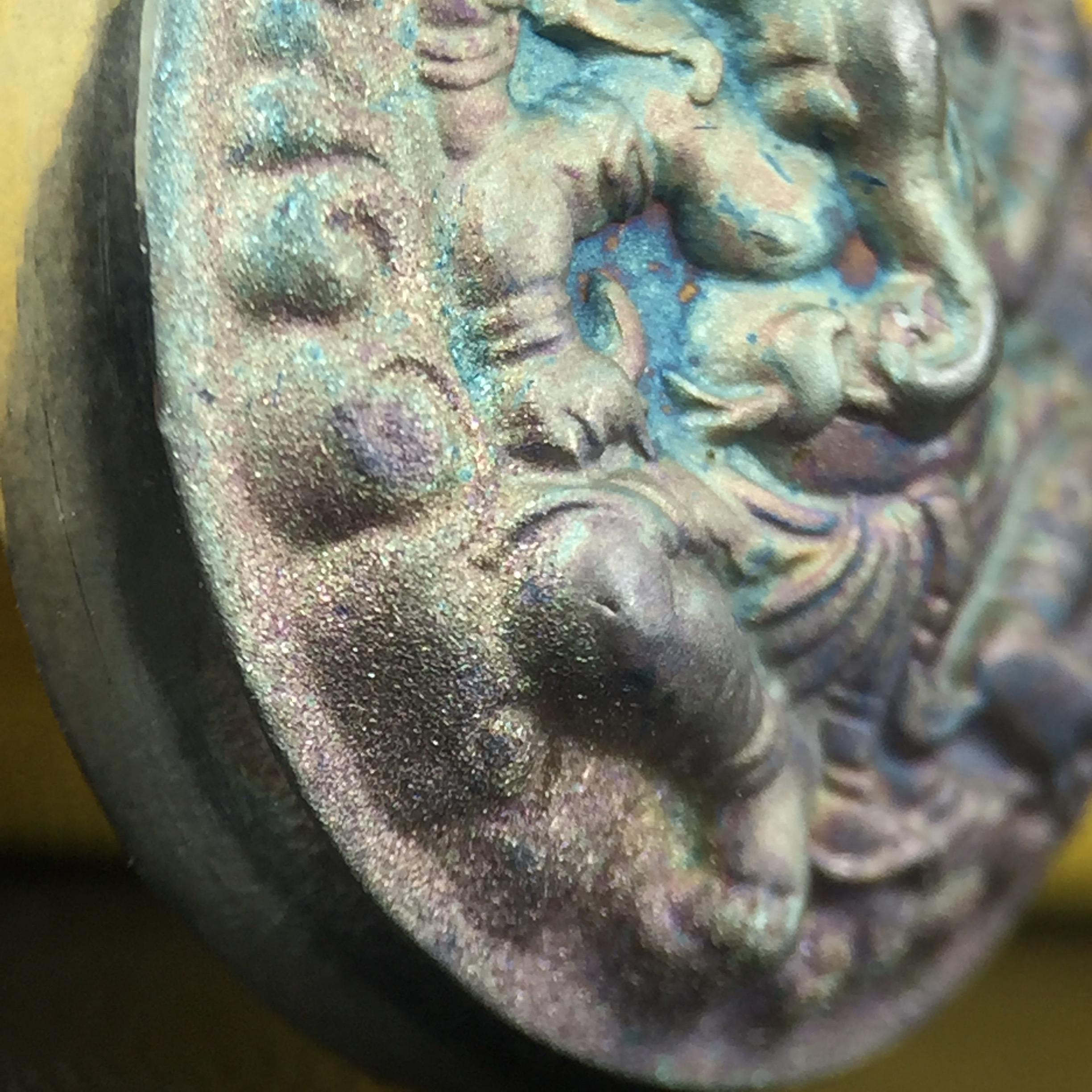 เหรียญพระพิฆเนศวร ญสส. ชุดกาญจนาภิเษกครองราชย์ 50 ปี พุทธศักราช 2538 พิมพ์ใหญ่(2.9 ซม.) เนื้อเงินผิวเดิมกลับดำขึ้นสีรุ้งเข้มขลังงดงามธรรมชาติสร้างสรรค์ สภาพสวยเดิมพร้อมกล่องบรรจุเดิม ตอกโค๊ดหมายเลขกำกับ(1ใน 5539องค์)