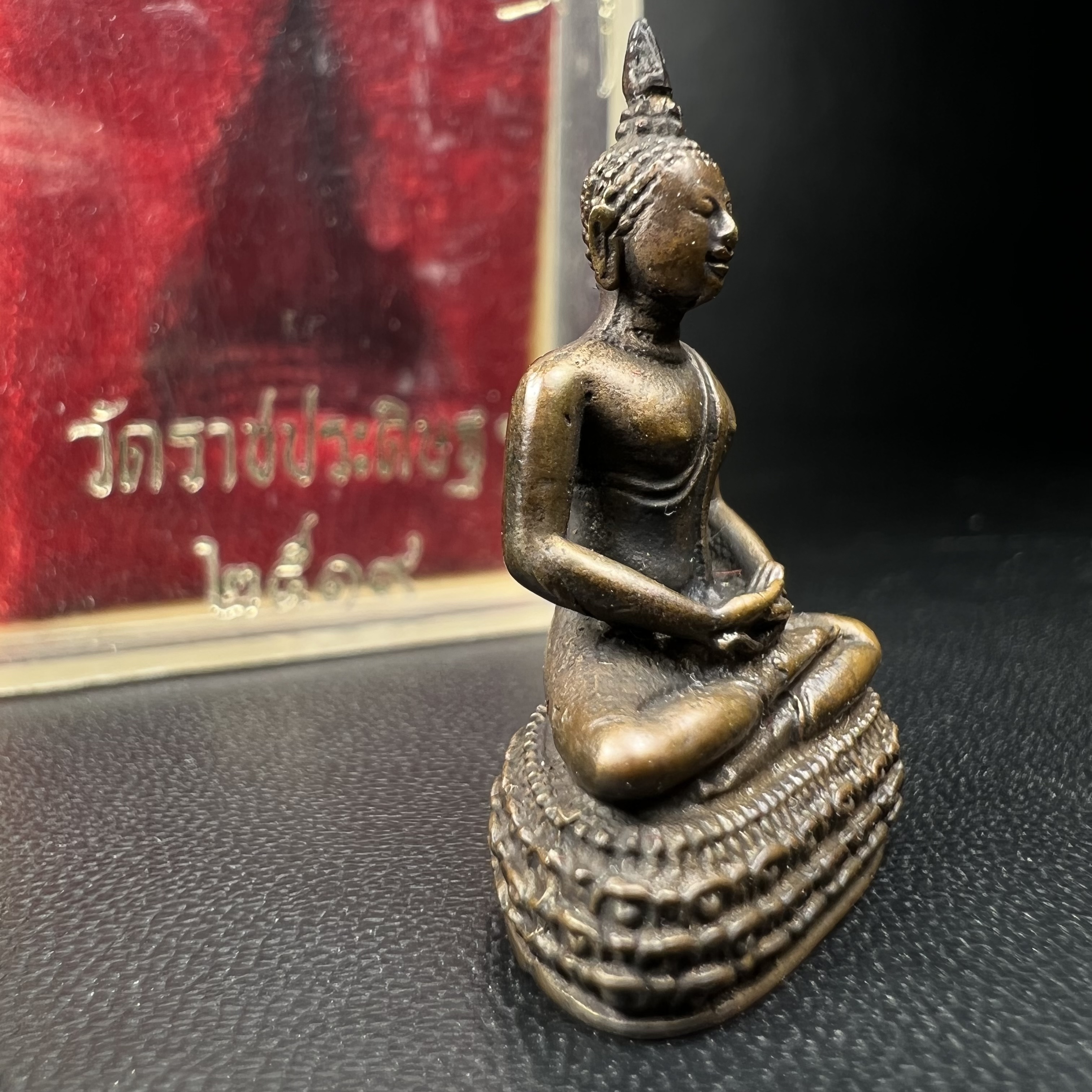 พระกริ่งพระพุทธสิหิงห์ วัดราชประดิษฐ์ ปี2519 เนื้อนวโลหะกล่องบรรจุเดิม(ในหลวงรัชกาลที่9เสด็จในพิธี)พระดี ปีลึก พิธีใหญ่