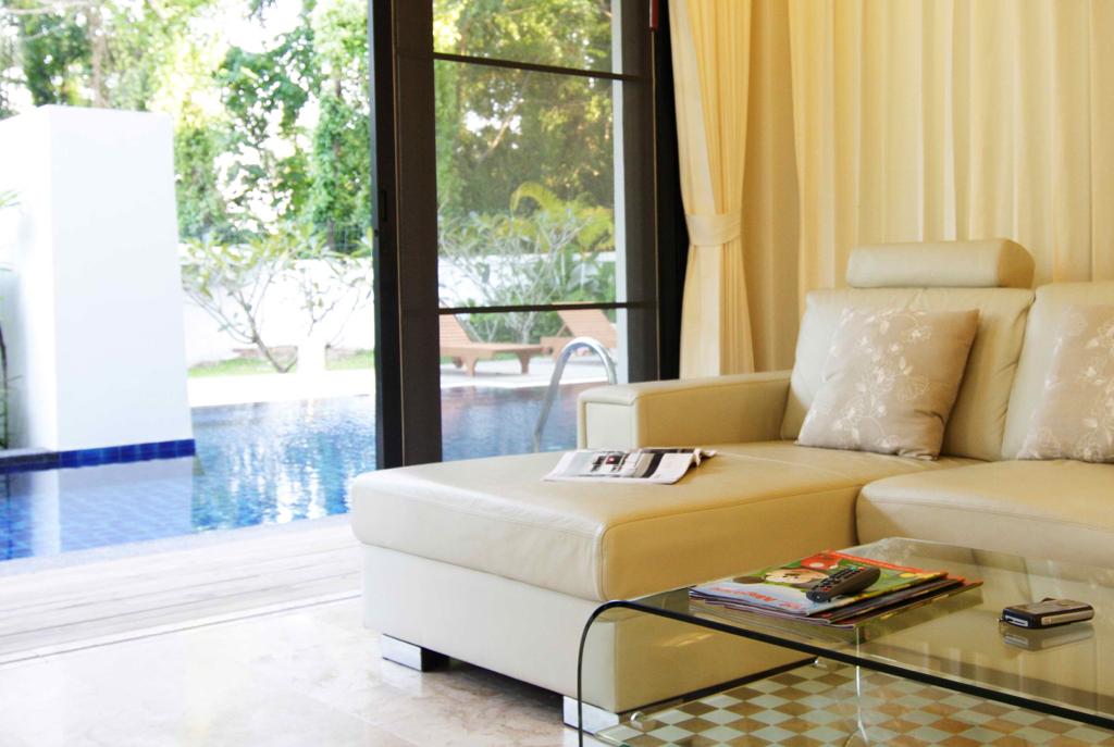 For Rent : Phuket Town, Luxury Pool Villa, 3 bedrooms 2 Bathrooms
