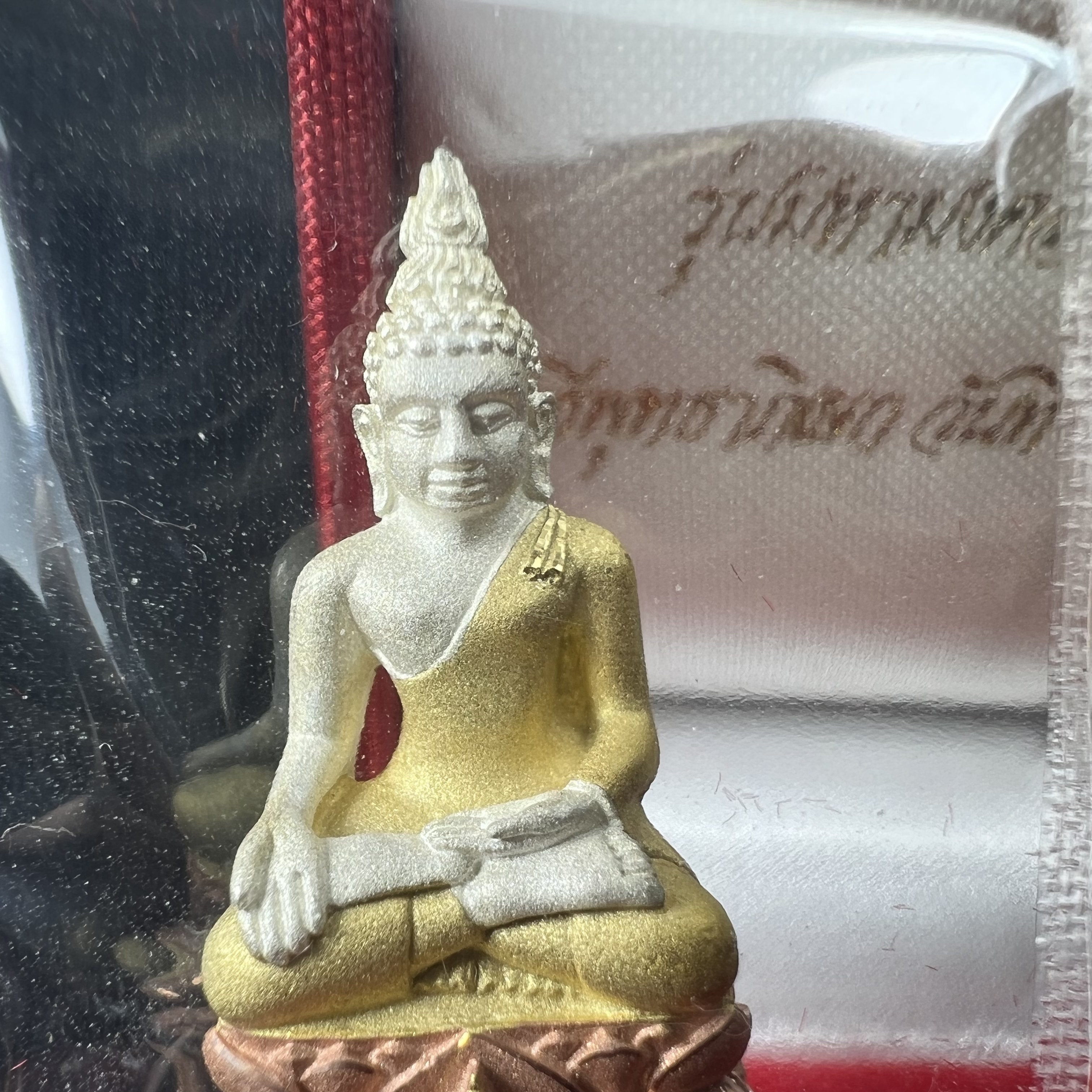 พระไพรีพินาศ รุ่นมหามงคล 72 พรรษา (6 รอบ) ในหลวงรัชกาลที่9 ปี2542 พิมพ์ใหญ่ เนื้อเงินบริสุทธิ์ 99.9% ชุบสามกษัตริย์แบบพ่นทรายขัดเงาบางส่วน(สภาพสวยซีนซองเดิมกล่องบรรจุเดิมครบสมบูรณ์)1 ใน 1500 องค์