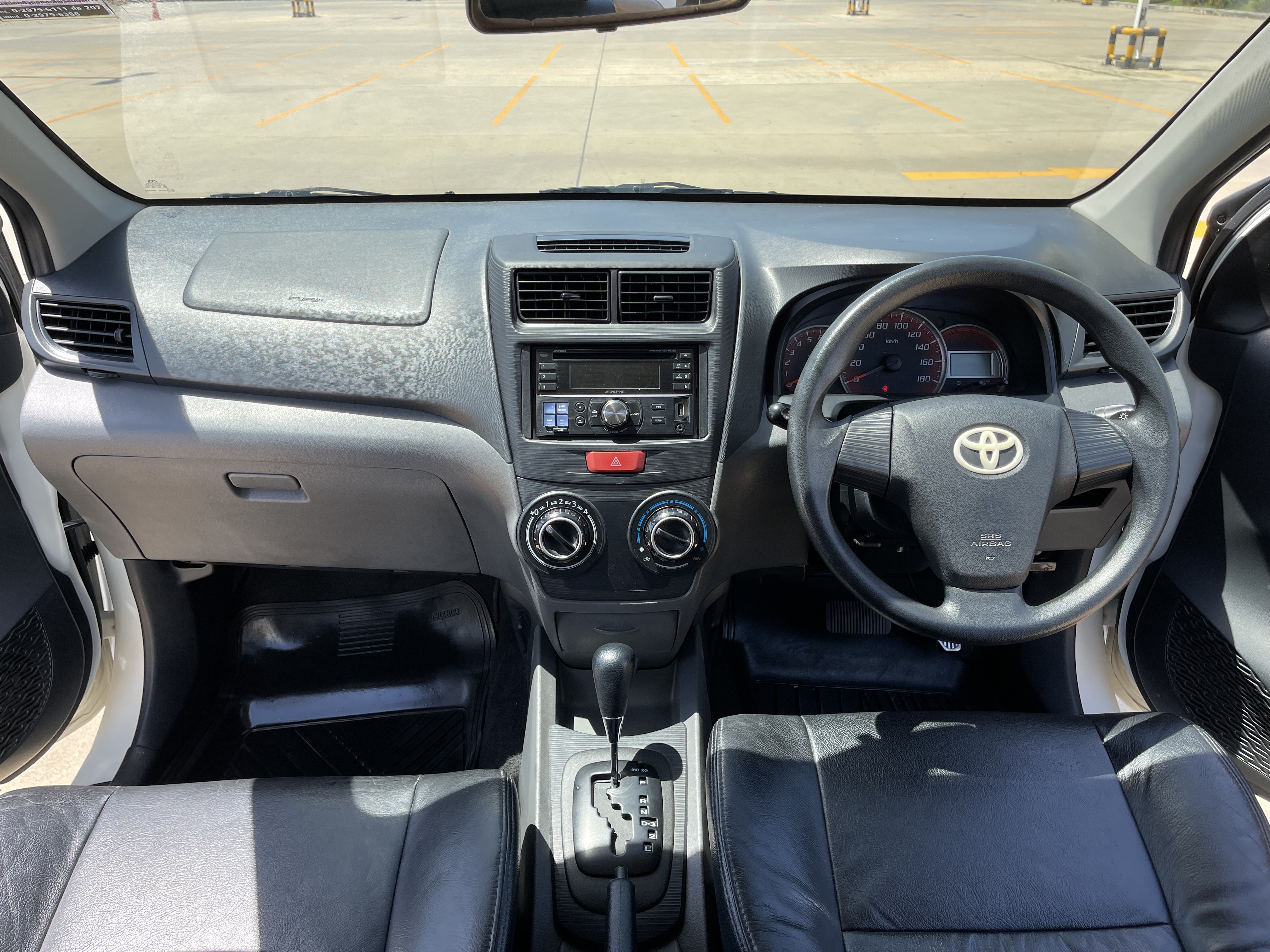 Toyota Avanza 1.5 G At 2015 ขาว