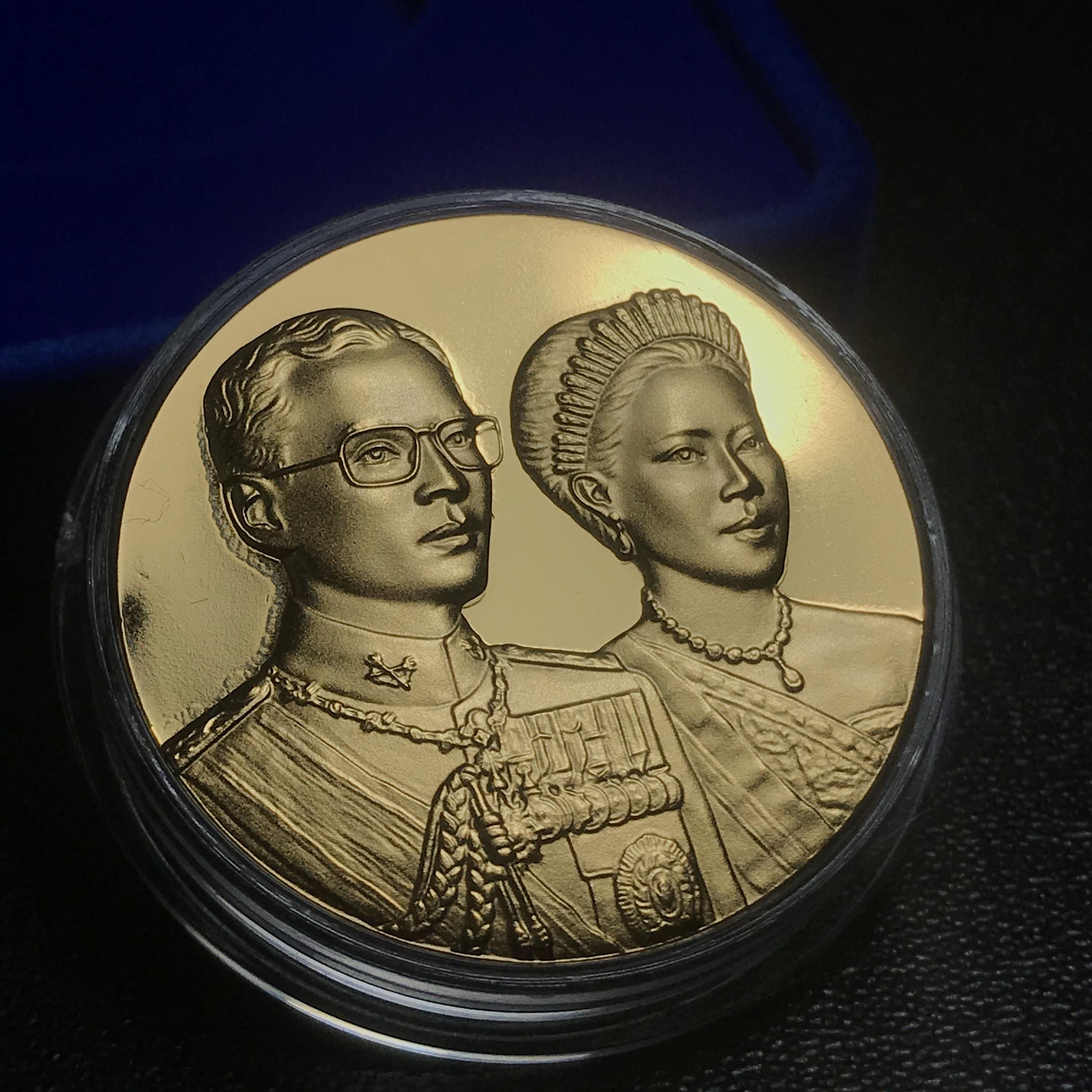 เหรียญสองพระองค์ในหลวง-พระราชินี พระราชทาน สภาพสวยกล่องบรรจุเดิม