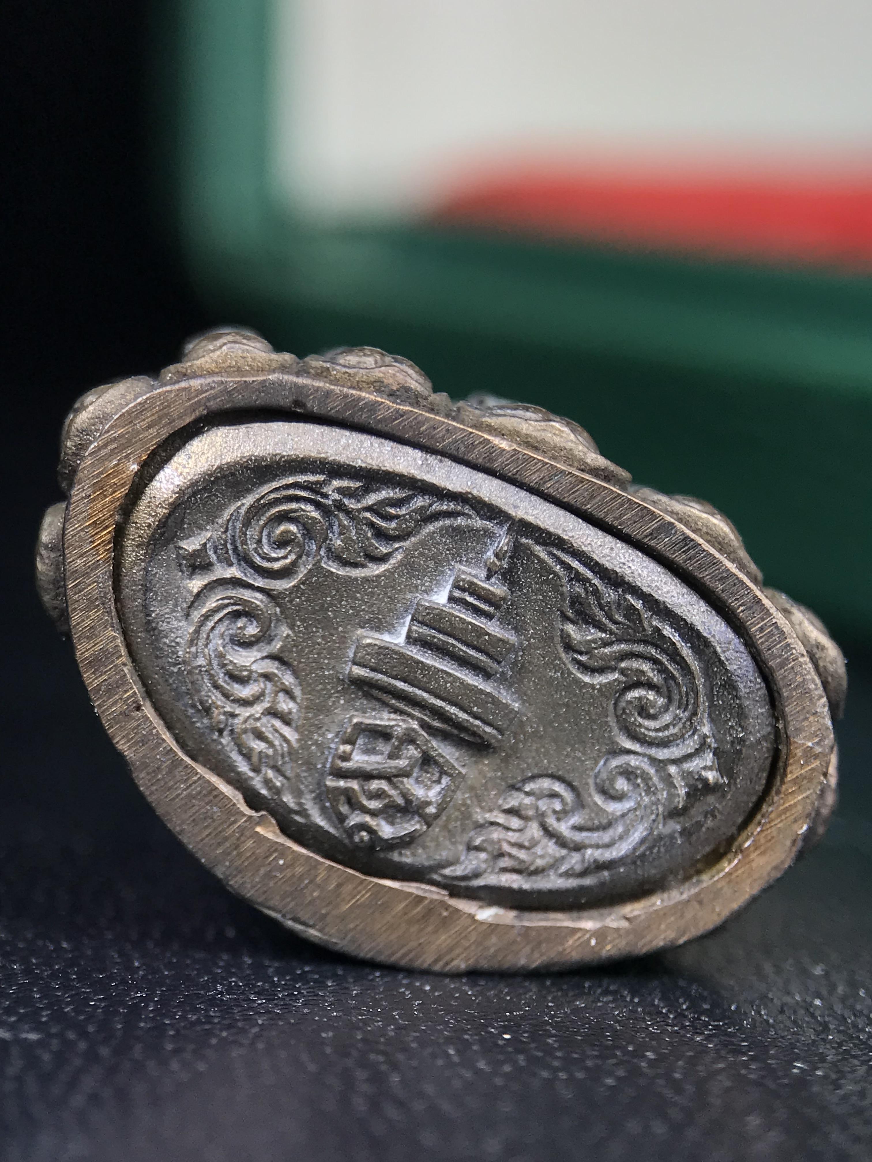 พระกริ่งวาสนา สมเด็จพระสังฆราช(วาสน์)วัดราชบพิธฯ ปี 2531 เนื้อนวโลหะ สร้างเป็นที่ระลึกในคราวที่สมเด็จพระอริยวงศาคตญาณ สมเด็จพระสังฆราช(วาสน์ วาสโน)มีพระชนมายุครบ90พรรษา(ในหลวง ร.9 เสด็จในพิธี)งานแกะแม่พิมพ์โดย นายช่างเกษม มงคลเจริญ)(1ใน1991องค์)