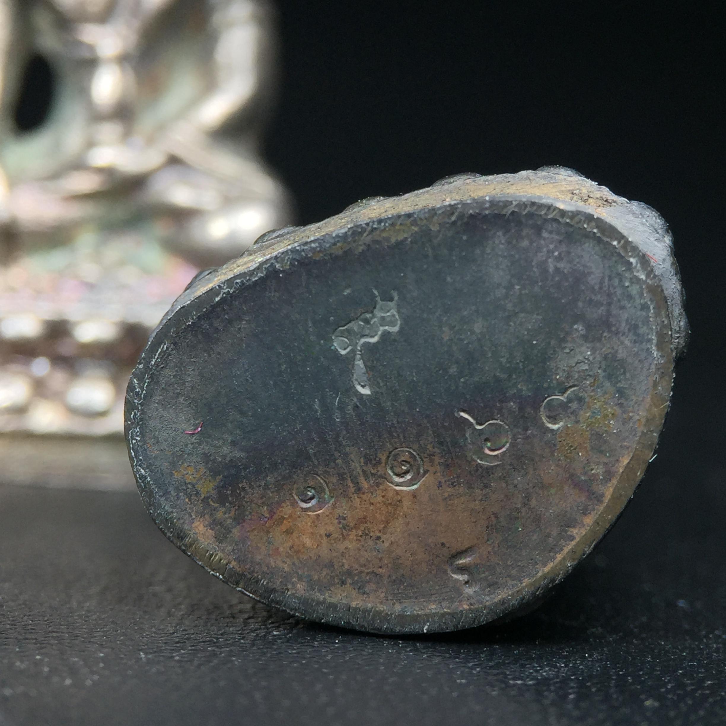 พระกริ่งศาสดา ภปร. วัดบวรนิเวศวิหาร ปี 2532 จัดสร้างในโอกาสสองทศวรรษรามาธิบดี เพื่อศูนย์การแพทย์สิริกิติ์ เนื้อเงิน+เนื้อนวโลหะ(1ชุดรวม 2 องค์) (พิธีใหญ่ มวลสารมงคล สวยงามเข้มขลัง)สมเด็จพระญาณสังวร สมเด็จพระสังฆราชฯเสด็จเททอง