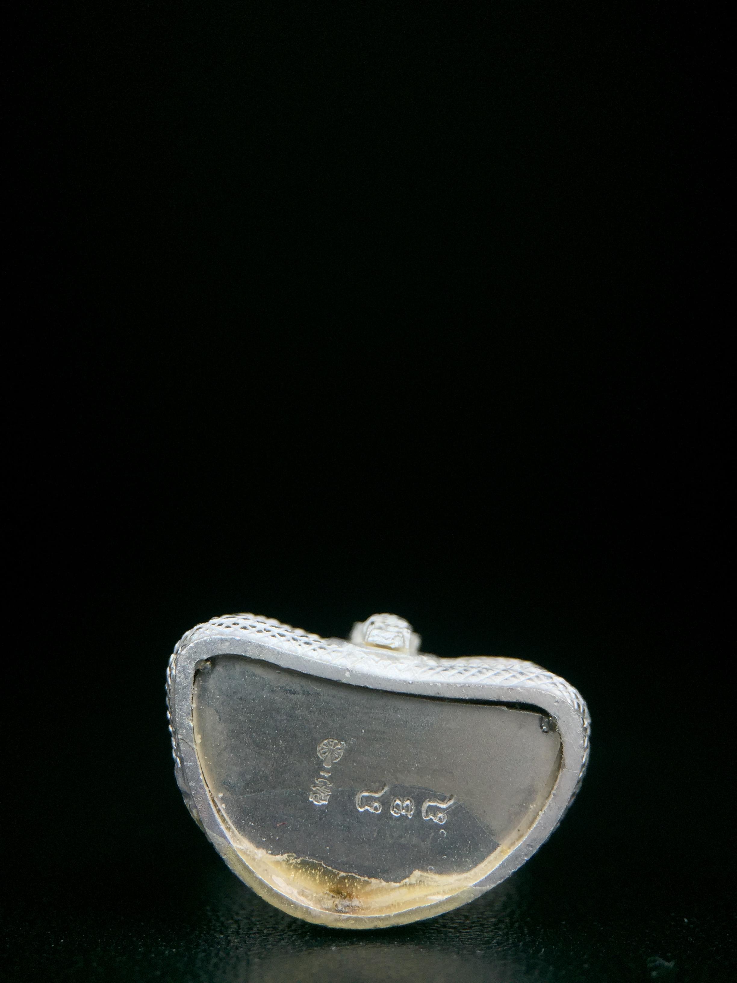 พระนาคปรก สธ. รุ่นสร้างพระอุโบสถเฉลิมพระเกียรติ 4 รอบ 84 พรรษา สมเด็จพระเทพรัตนราชสุดาฯ วัดบวรนิเวศวิหาร ปี 2543 พิมพ์ใหญ่ องค์พระเนื้อนวโลหะ ฐานนาคปรกเนื้อเงิน(สภาพ สวย )พิธีใหญ่ พุทธศิลป์งดงาม หายาก(องค์หมายเลขสวย ๘๓๘) (1 ใน 1999 องค์)